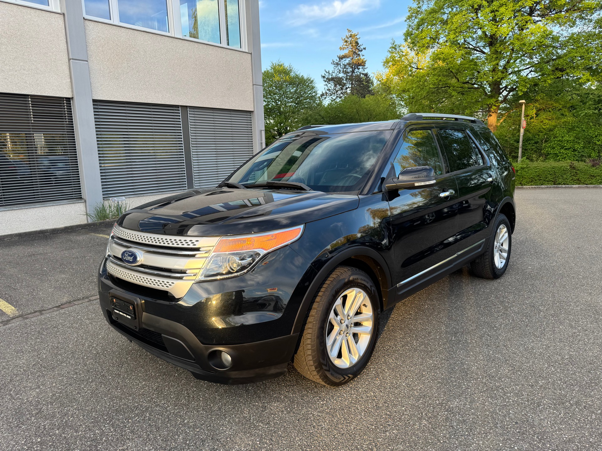 FORD EXPLORER-image-1