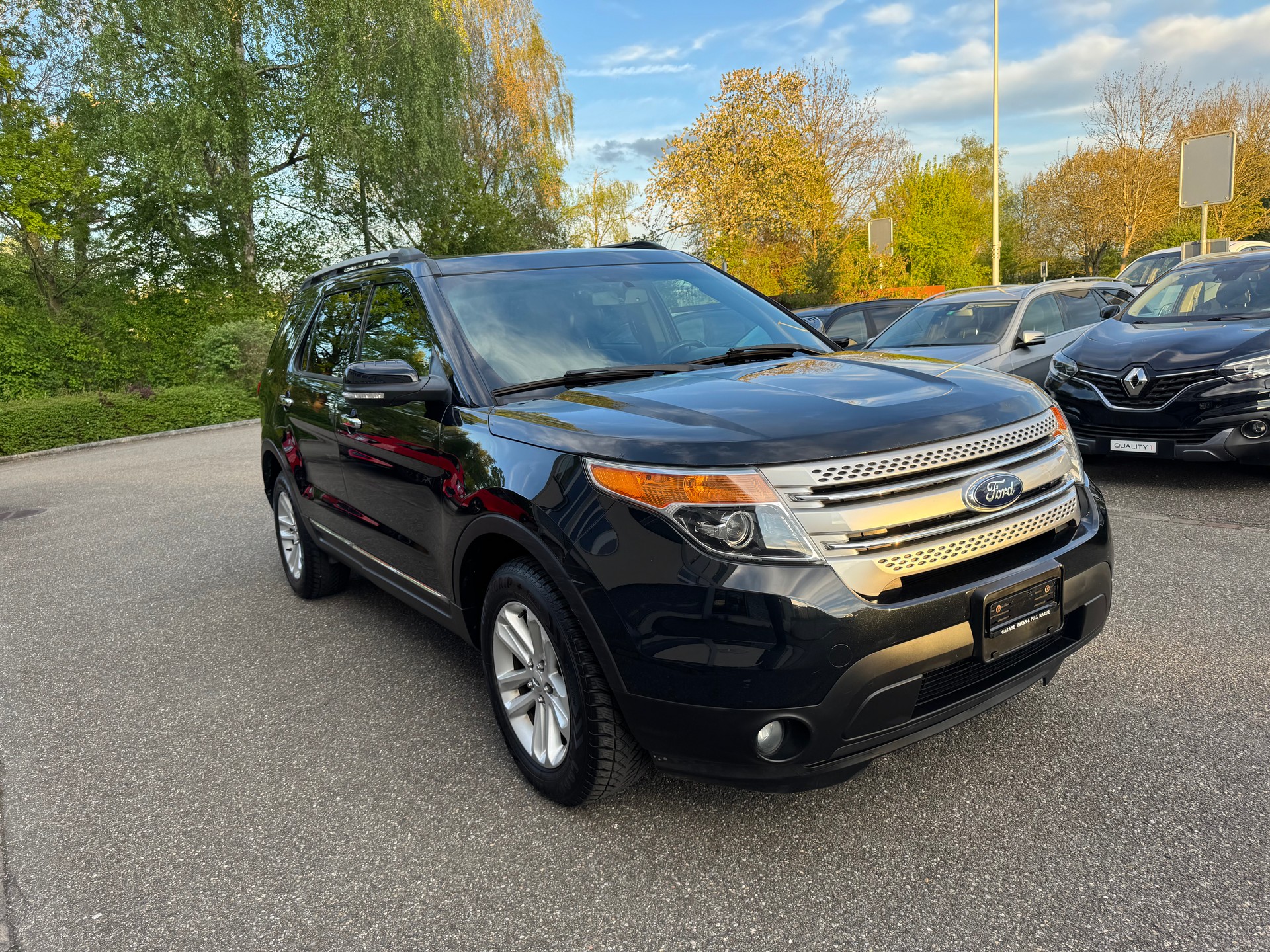 FORD EXPLORER-image-2