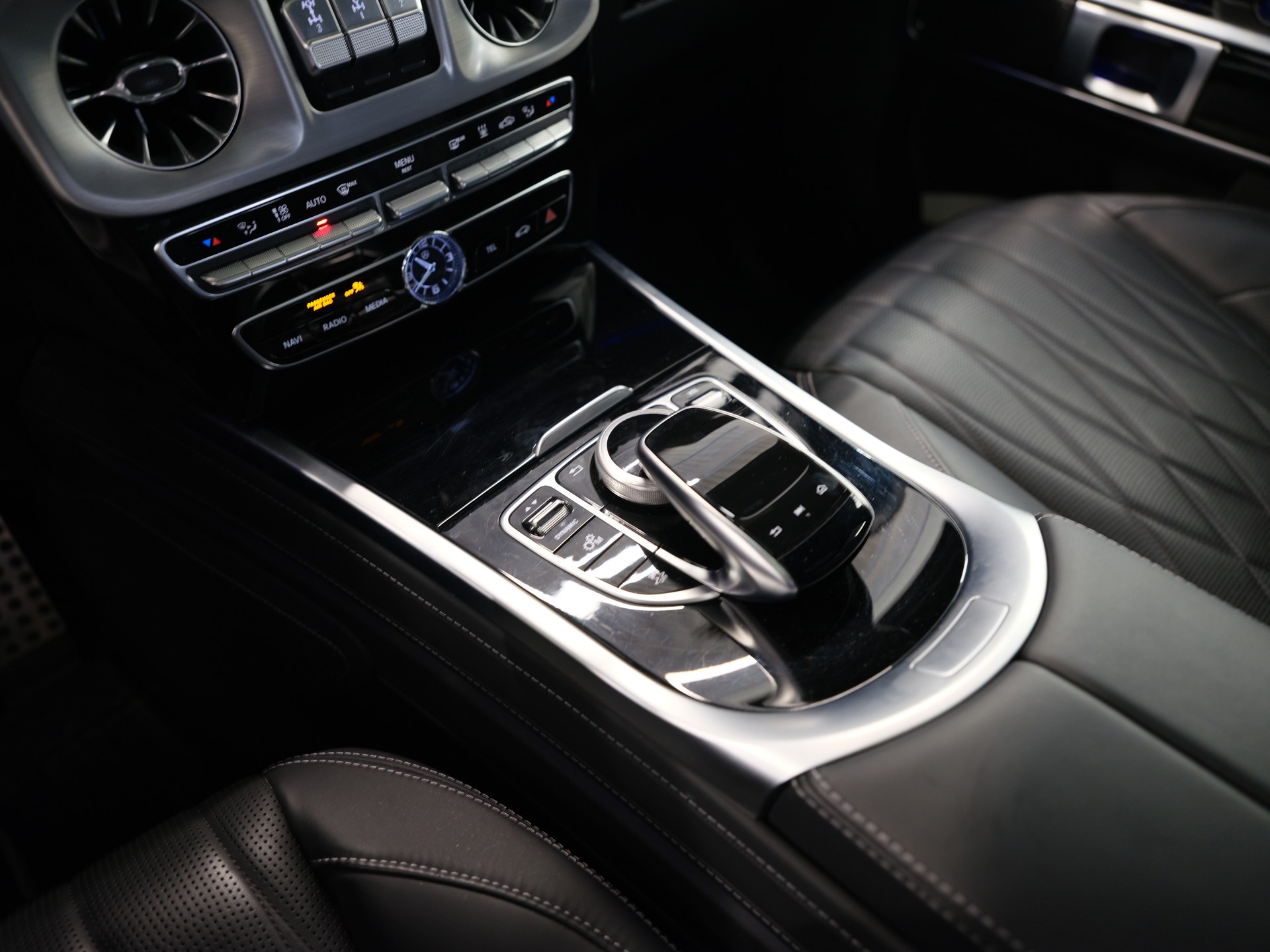 MERCEDES-BENZ G 500 AMG Line 9G-Tronic-image-22