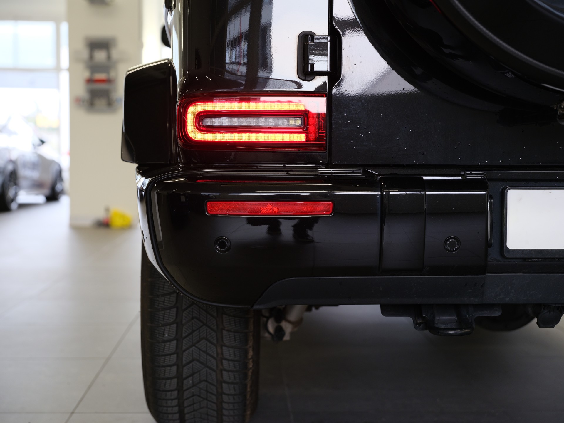 MERCEDES-BENZ G 500 AMG Line 9G-Tronic-image-11