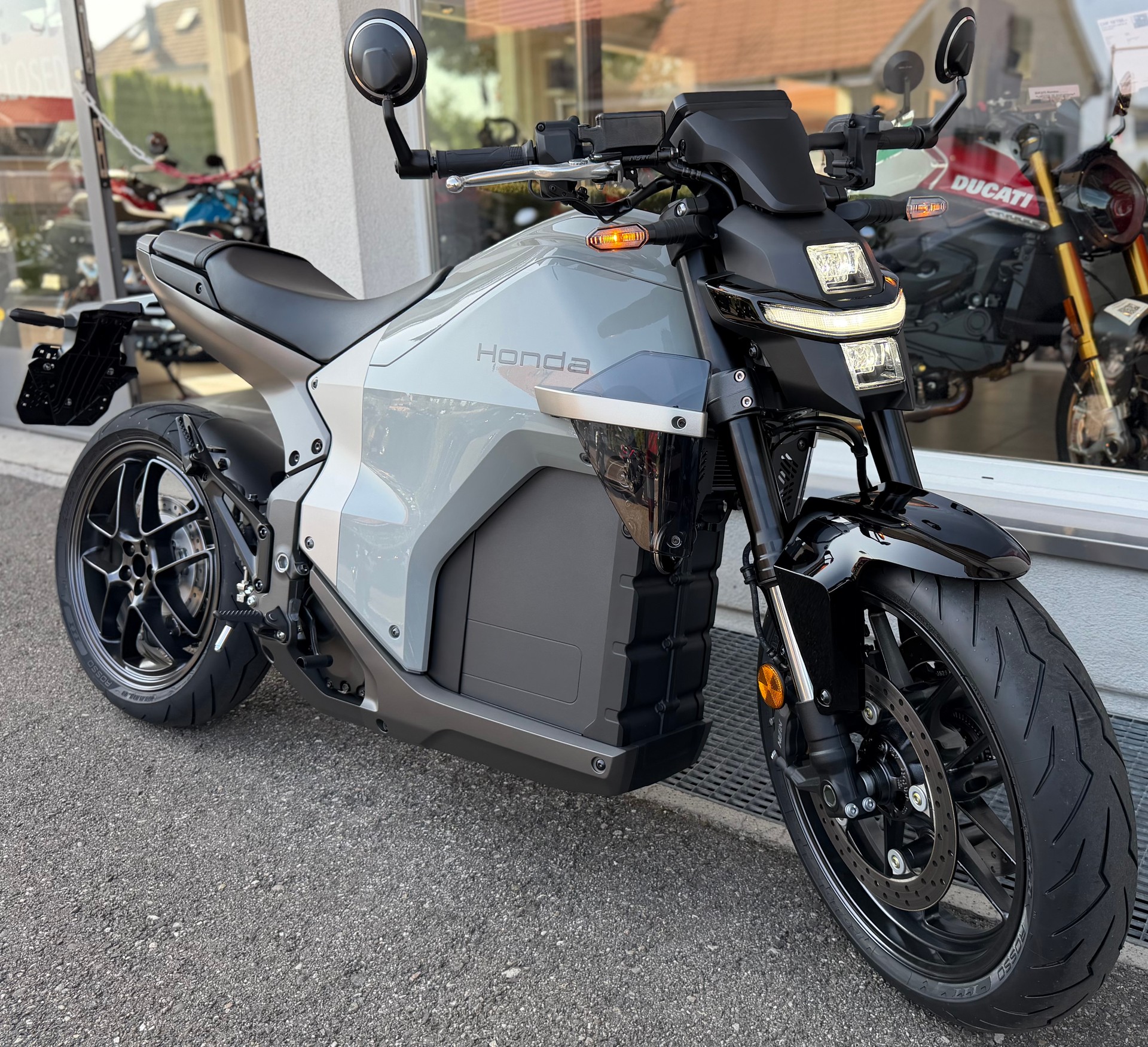 HONDA WN 7-showroom-element-2