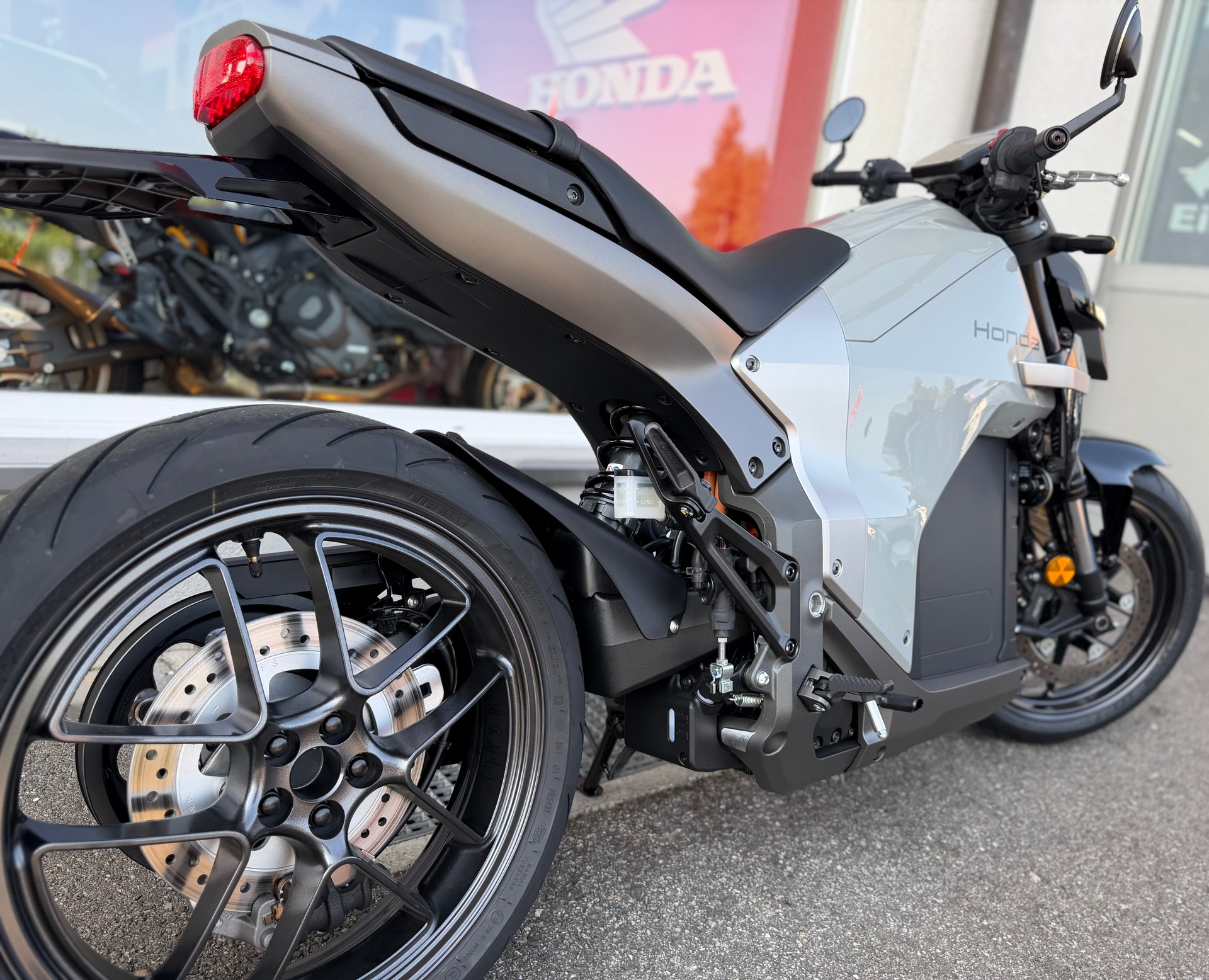 HONDA WN 7-image-7