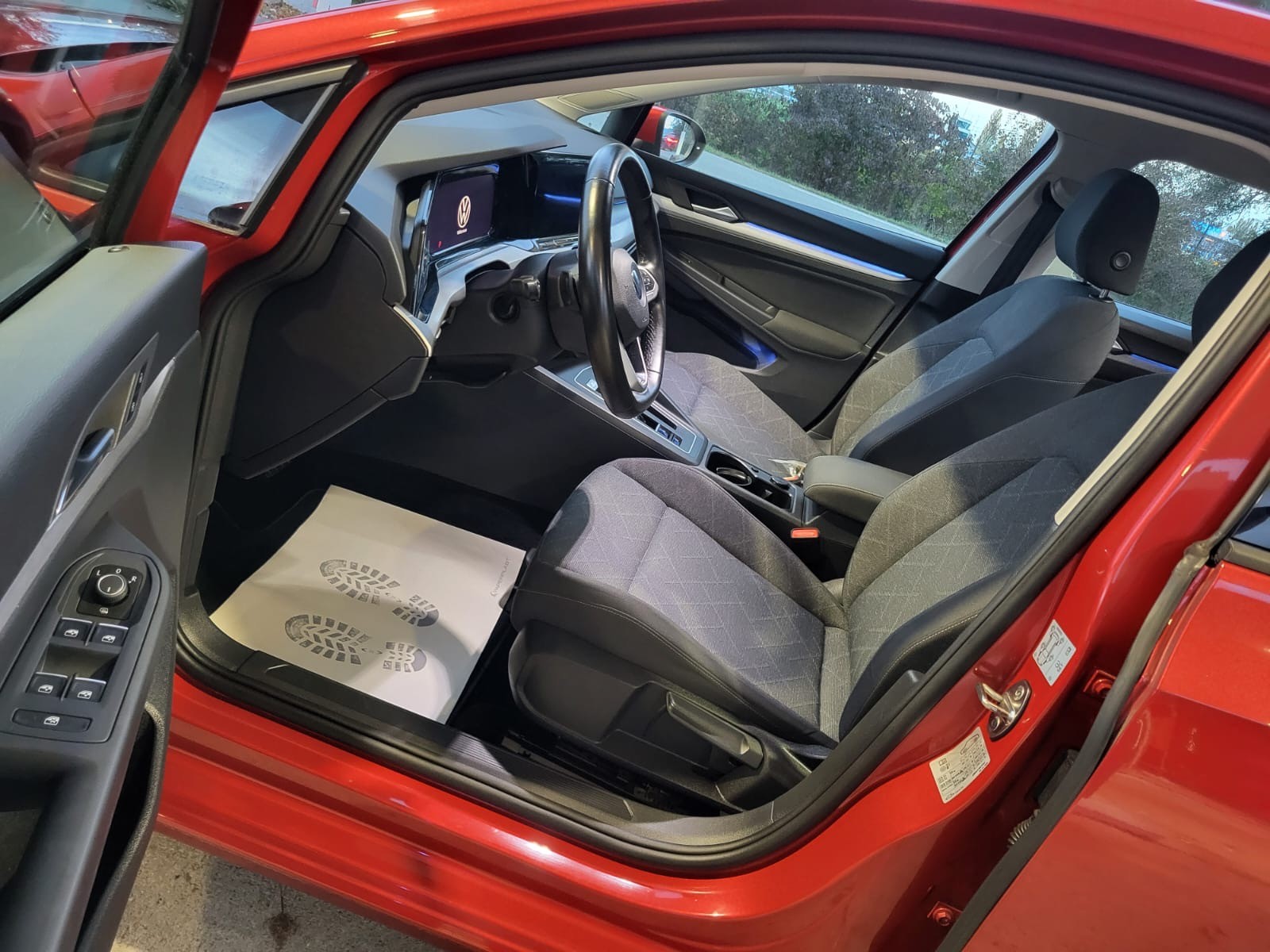 VW Golf Variant 2.0 TDI Life DSG-image-11