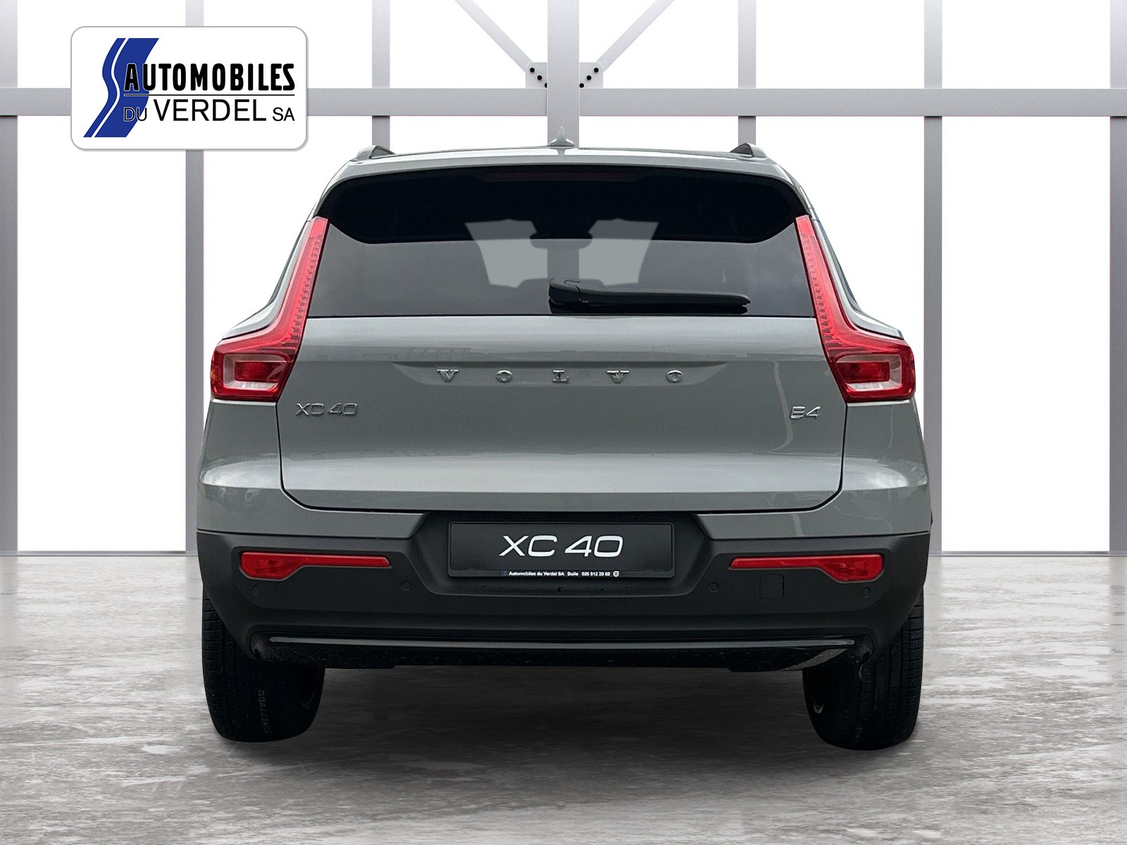 VOLVO XC40 2.0 B4 MH Plus Dark-image-3