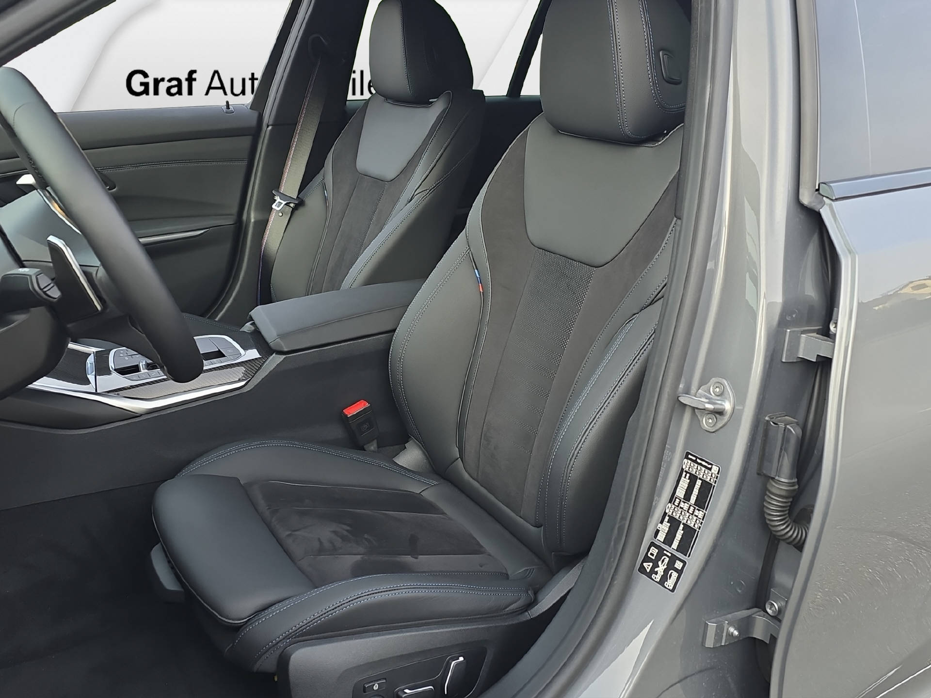 BMW 320d xDrive Touring M Sport ** 5 Jahre GARANTIE // 1'800 kg Anhängelast **-image-7