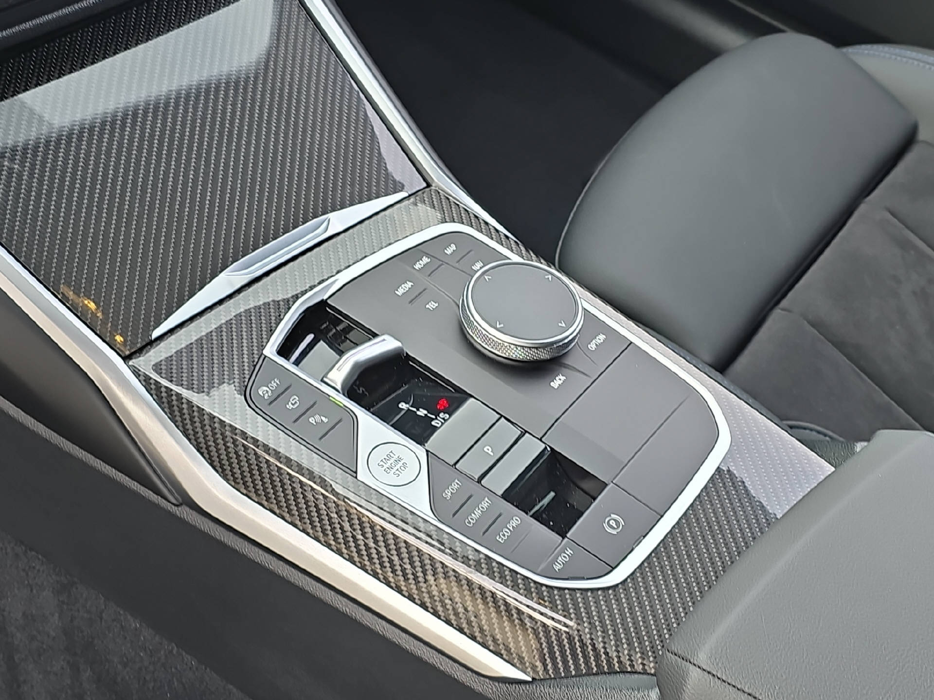 BMW 320d xDrive Touring M Sport ** 5 Jahre GARANTIE // 1'800 kg Anhängelast **-image-16