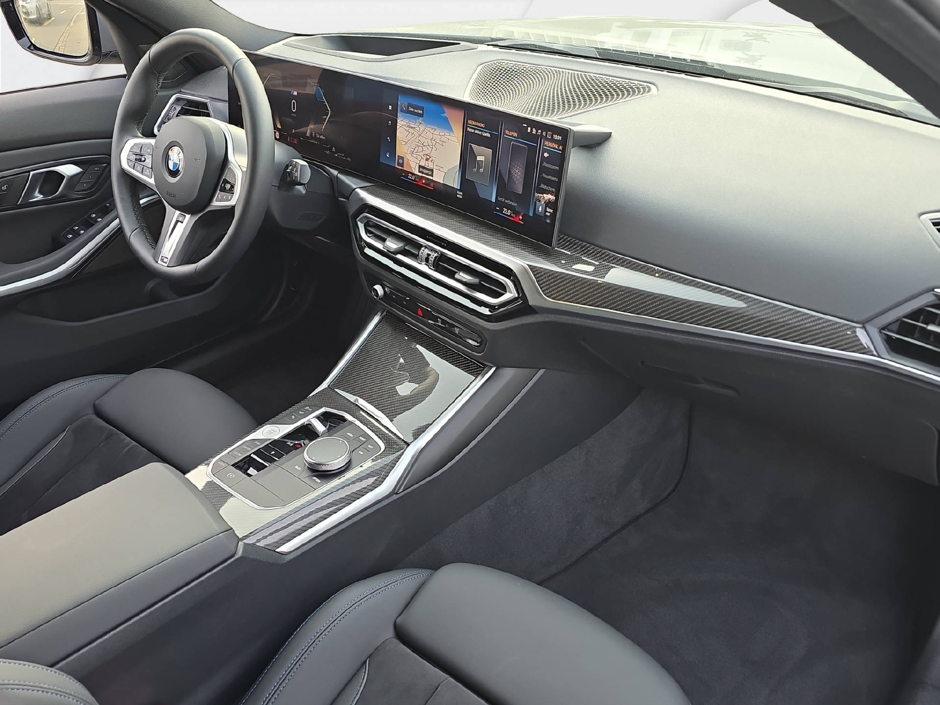 BMW 320d xDrive Touring M Sport ** 5 Jahre GARANTIE // 1'800 kg Anhängelast **-image-9