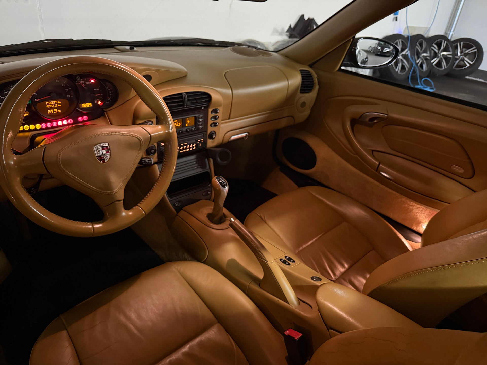 PORSCHE 911 Carrera 4 Cabrio - 3.6 Handschalter-image-5
