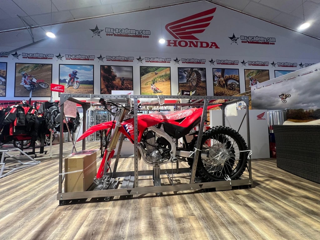 HONDA ** CRF450R ** Neufahrzeug in Kiste-showroom-element-1