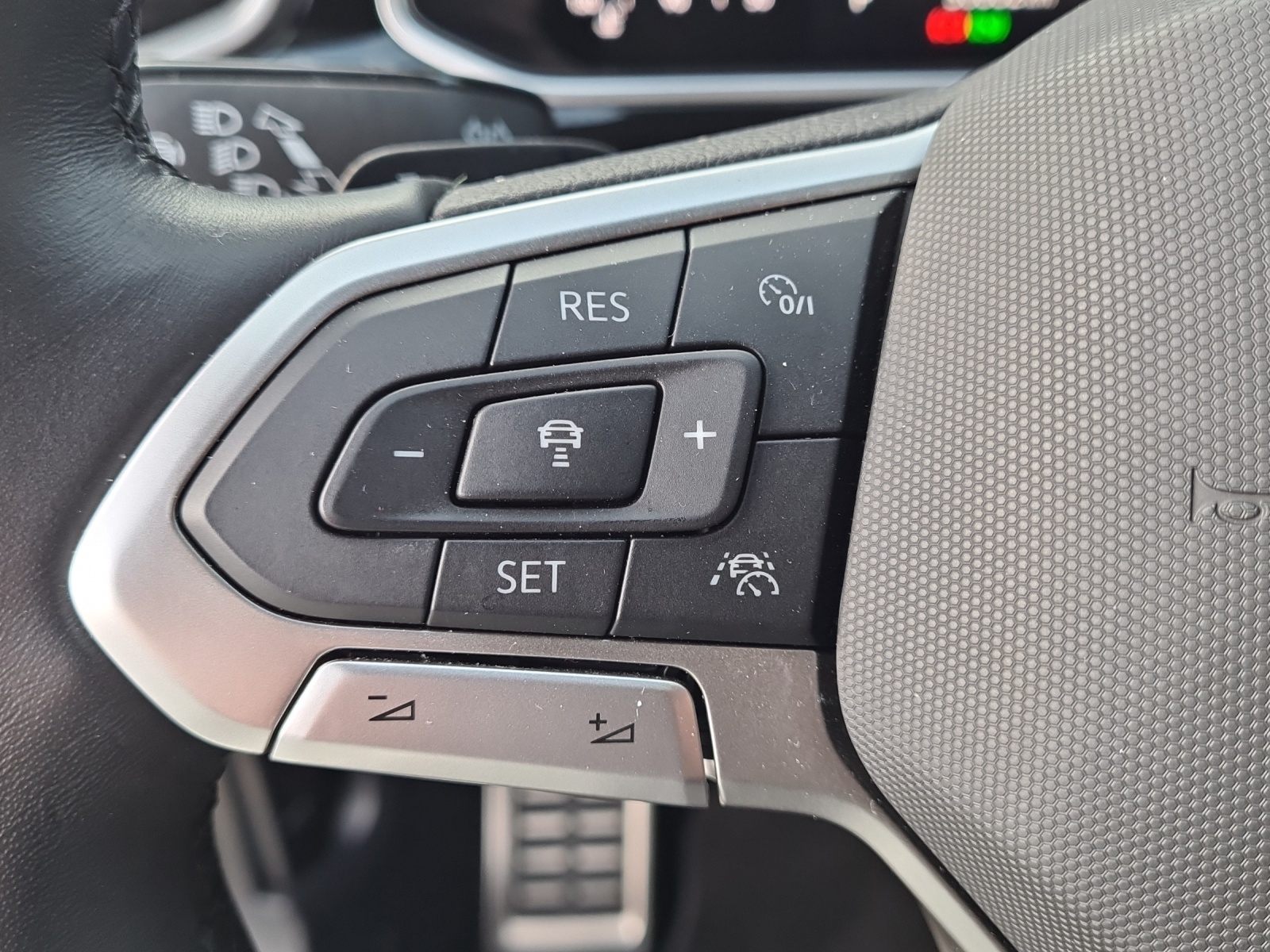 VW T-Roc 2.0 TSI R-Line DSG 4Motion-image-13