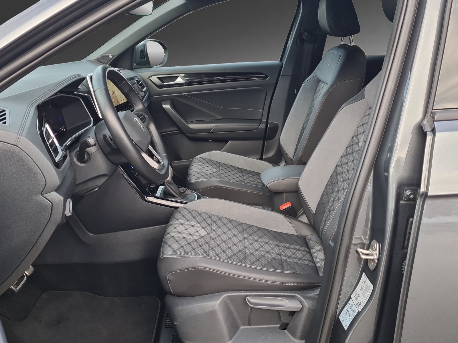 VW T-Roc 2.0 TSI R-Line DSG 4Motion-image-5
