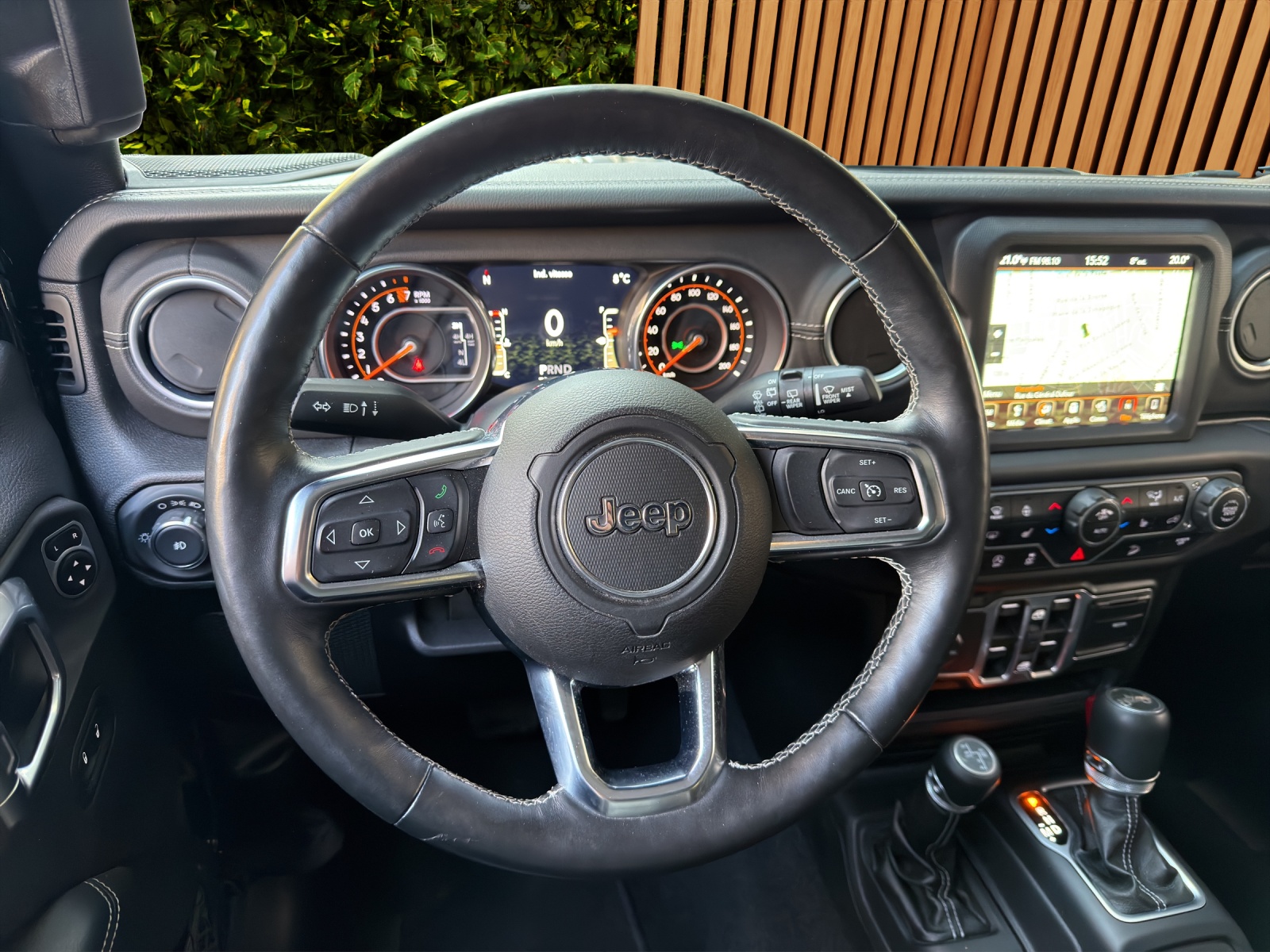 JEEP SAHARA-image-9