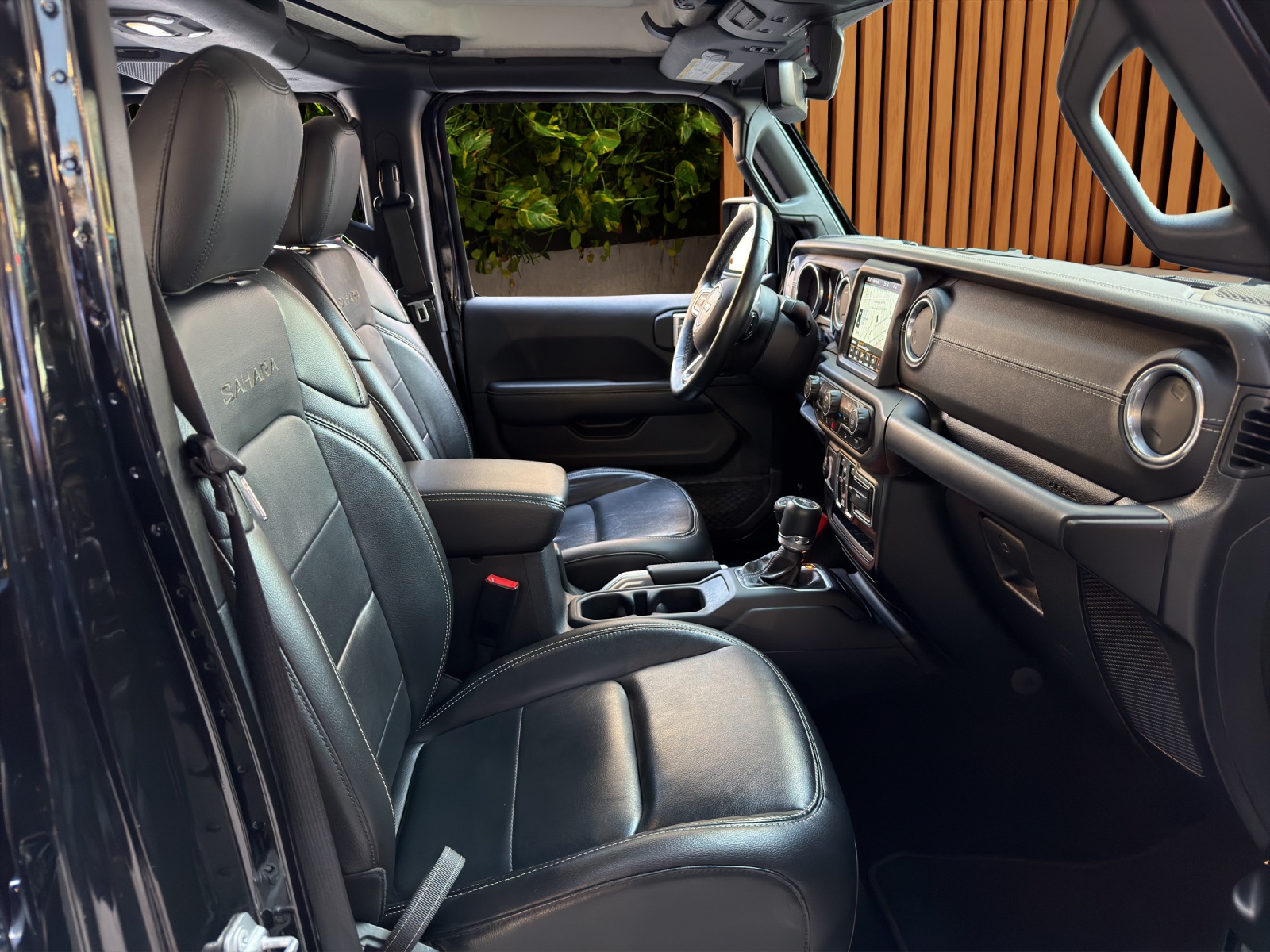 JEEP SAHARA-image-15