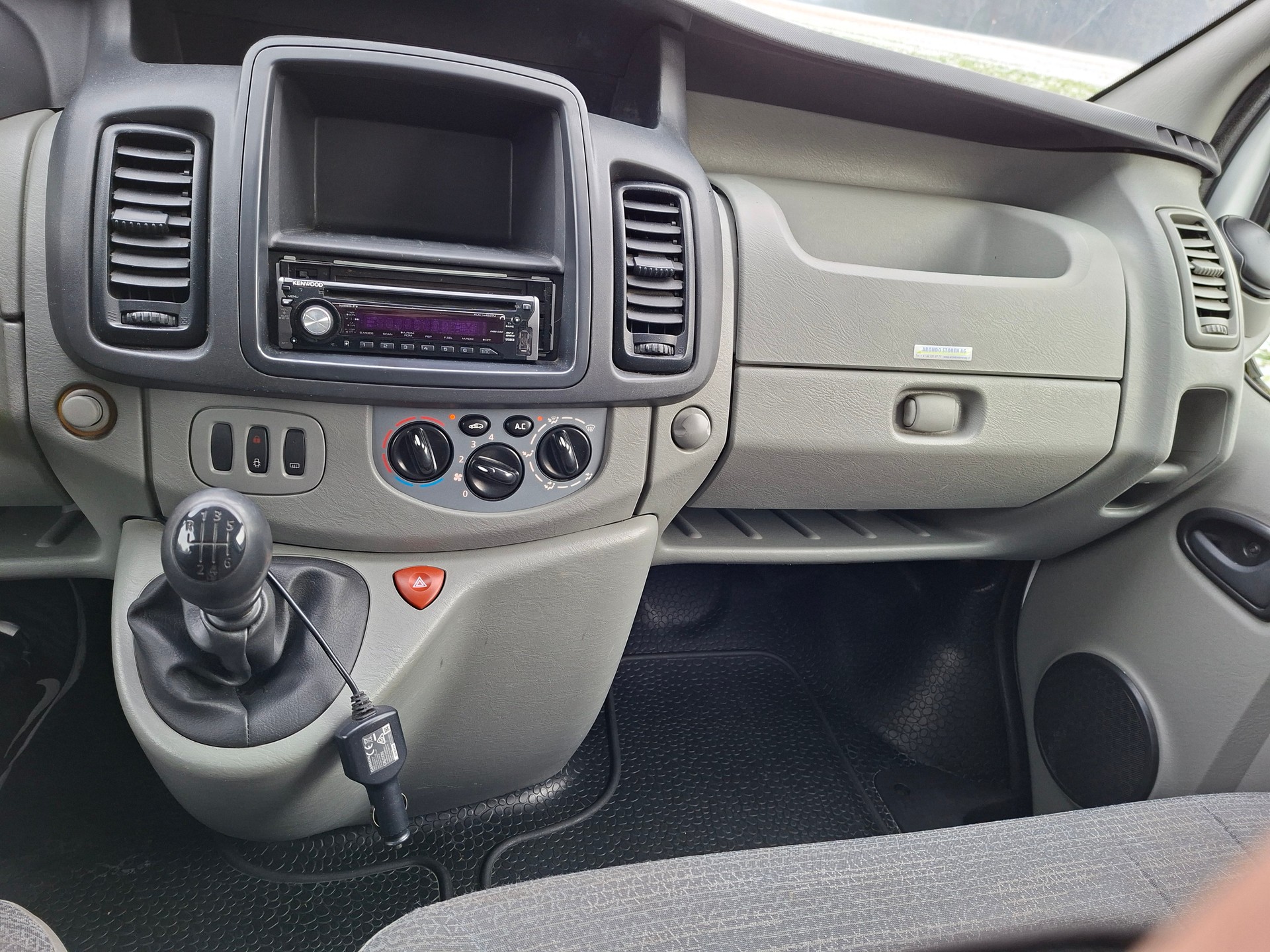 RENAULT Trafic 2.0 dCi 115 2.9t L2H1-image-10