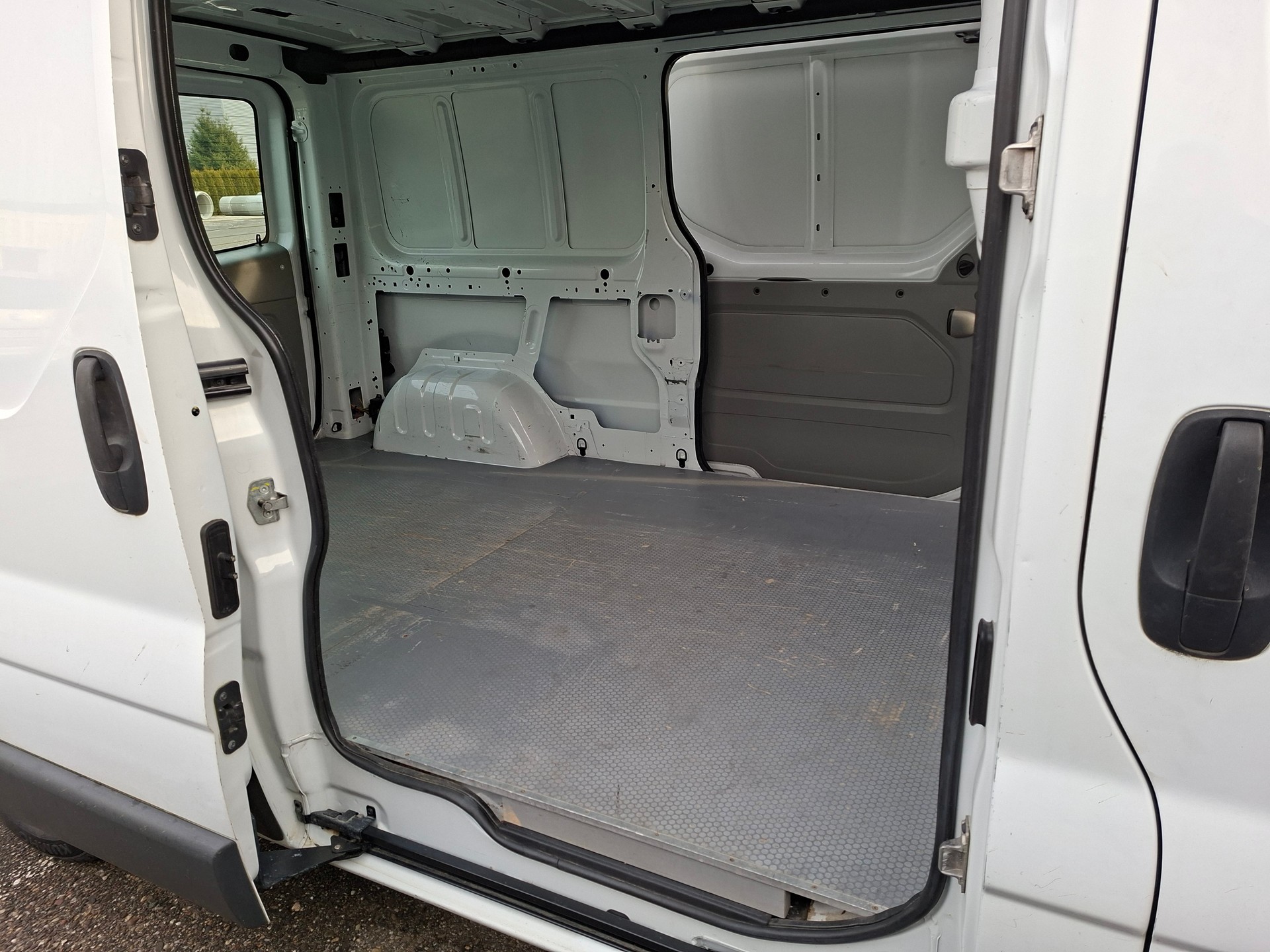 RENAULT Trafic 2.0 dCi 115 2.9t L2H1-image-12