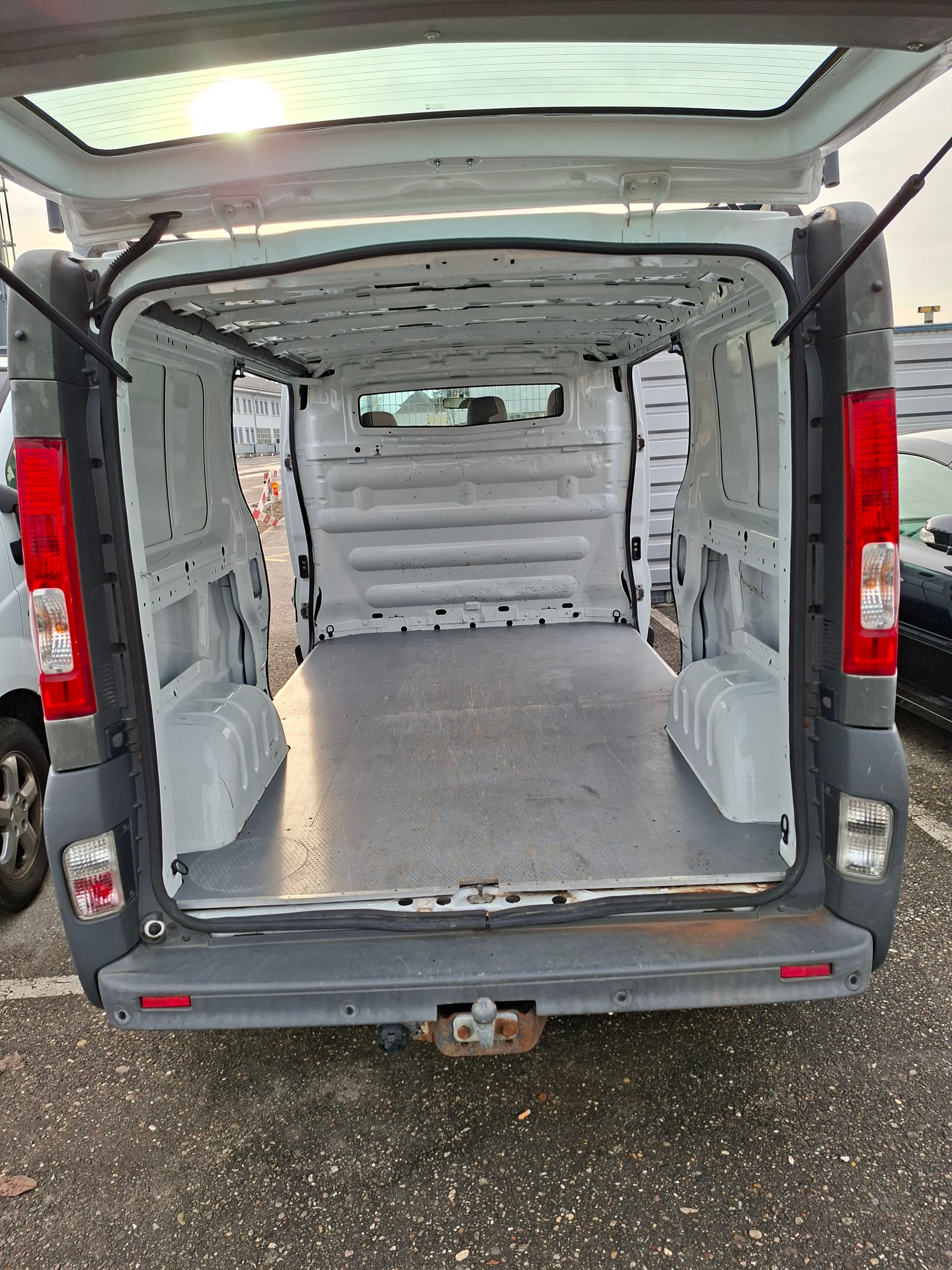 RENAULT Trafic 2.0 dCi 115 2.9t L2H1-image-13