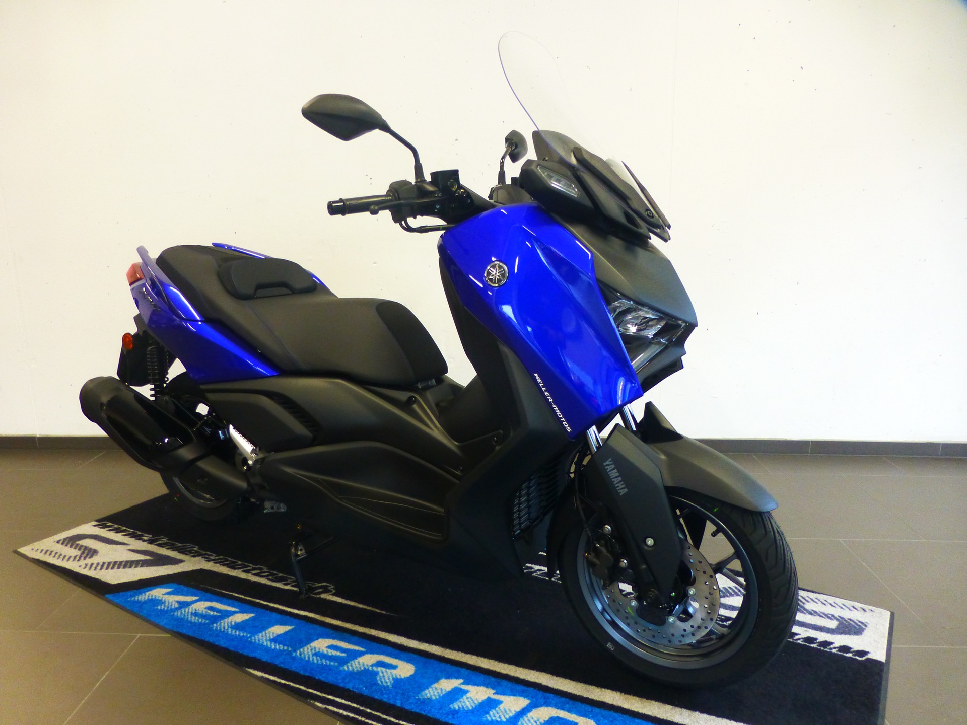 YAMAHA X-Max 300-showroom-element-3