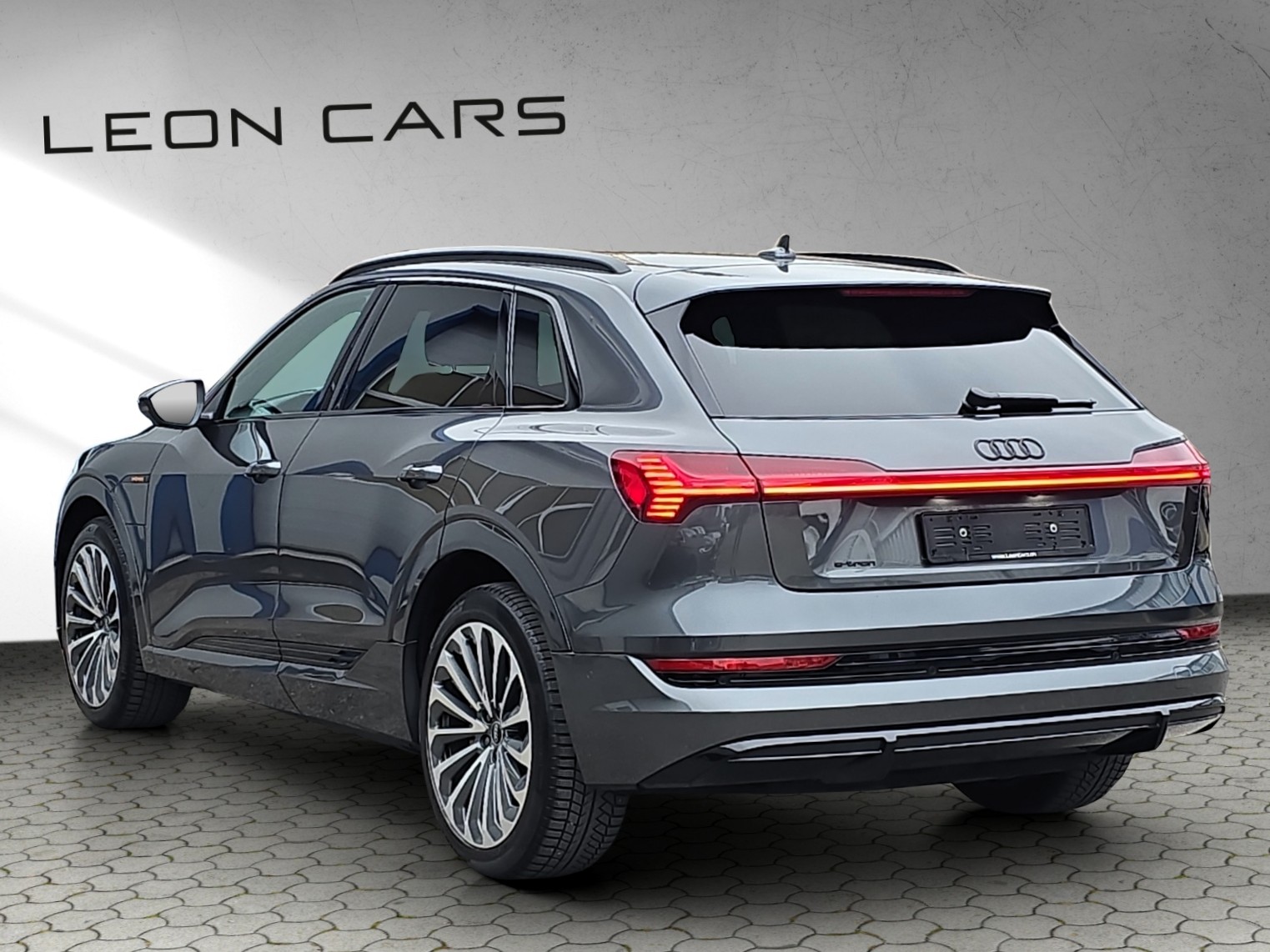 AUDI e-tron 55 S Line Black Edition quattro-image-1