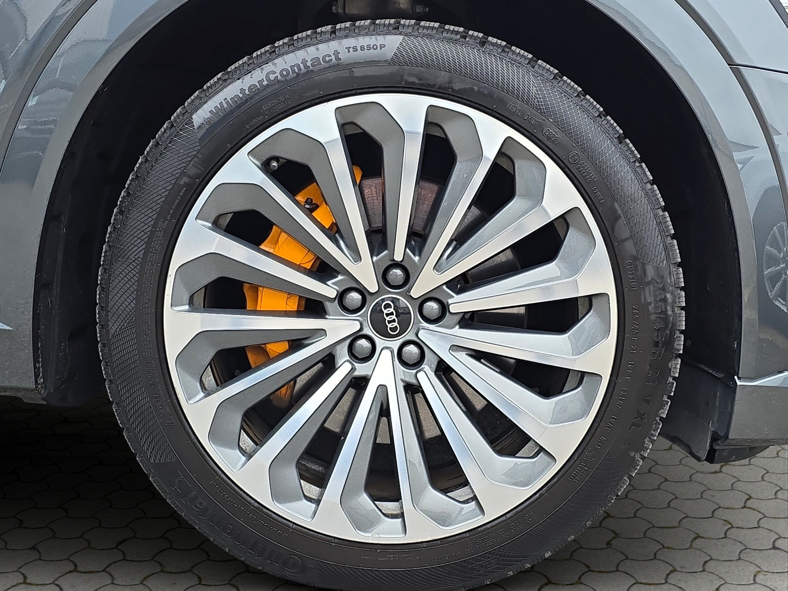 AUDI e-tron 55 S Line Black Edition quattro-image-5
