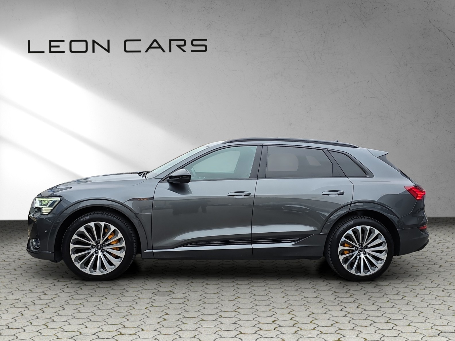 AUDI e-tron 55 S Line Black Edition quattro-image-2