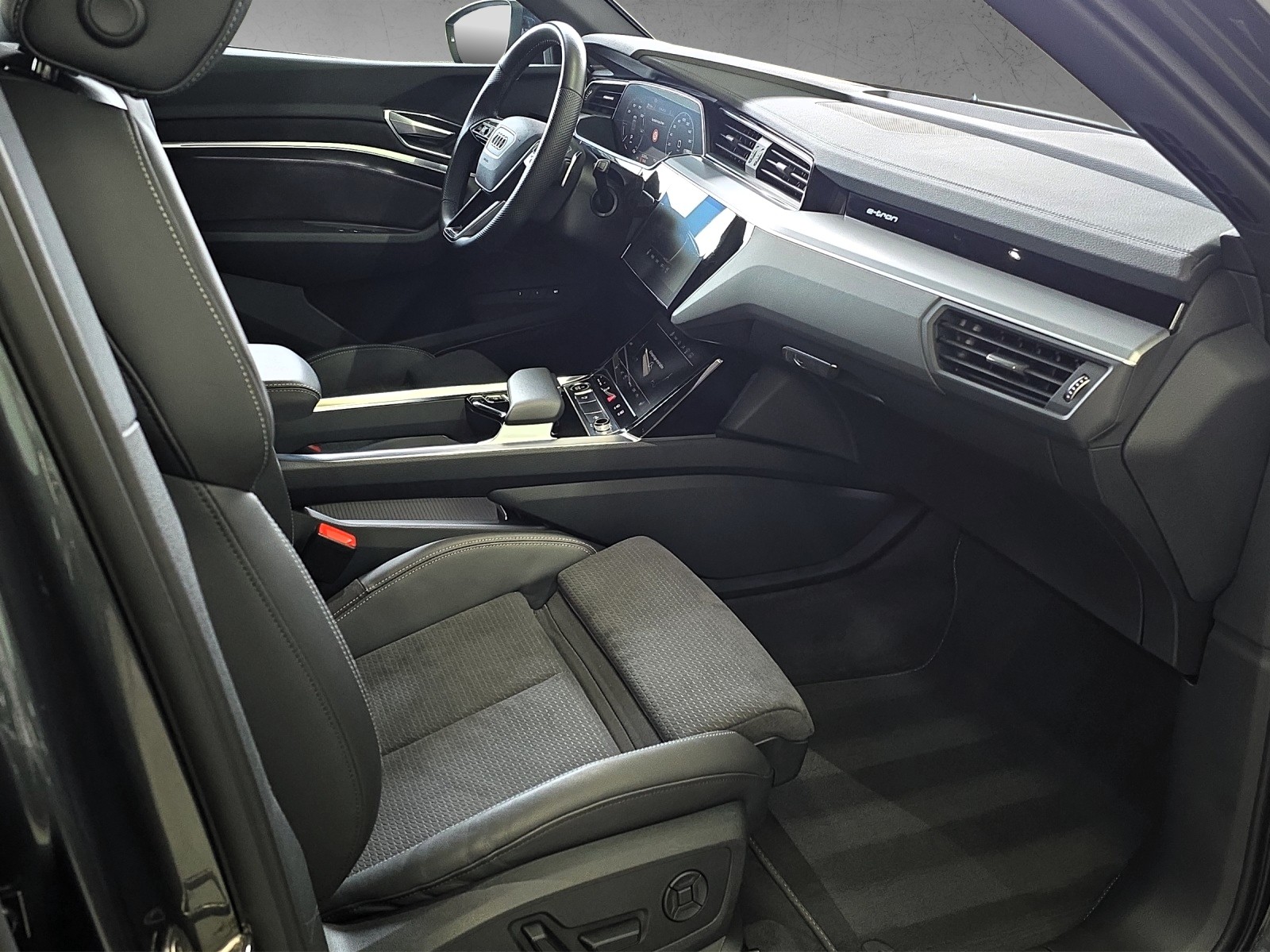 AUDI e-tron 55 S Line Black Edition quattro-image-7