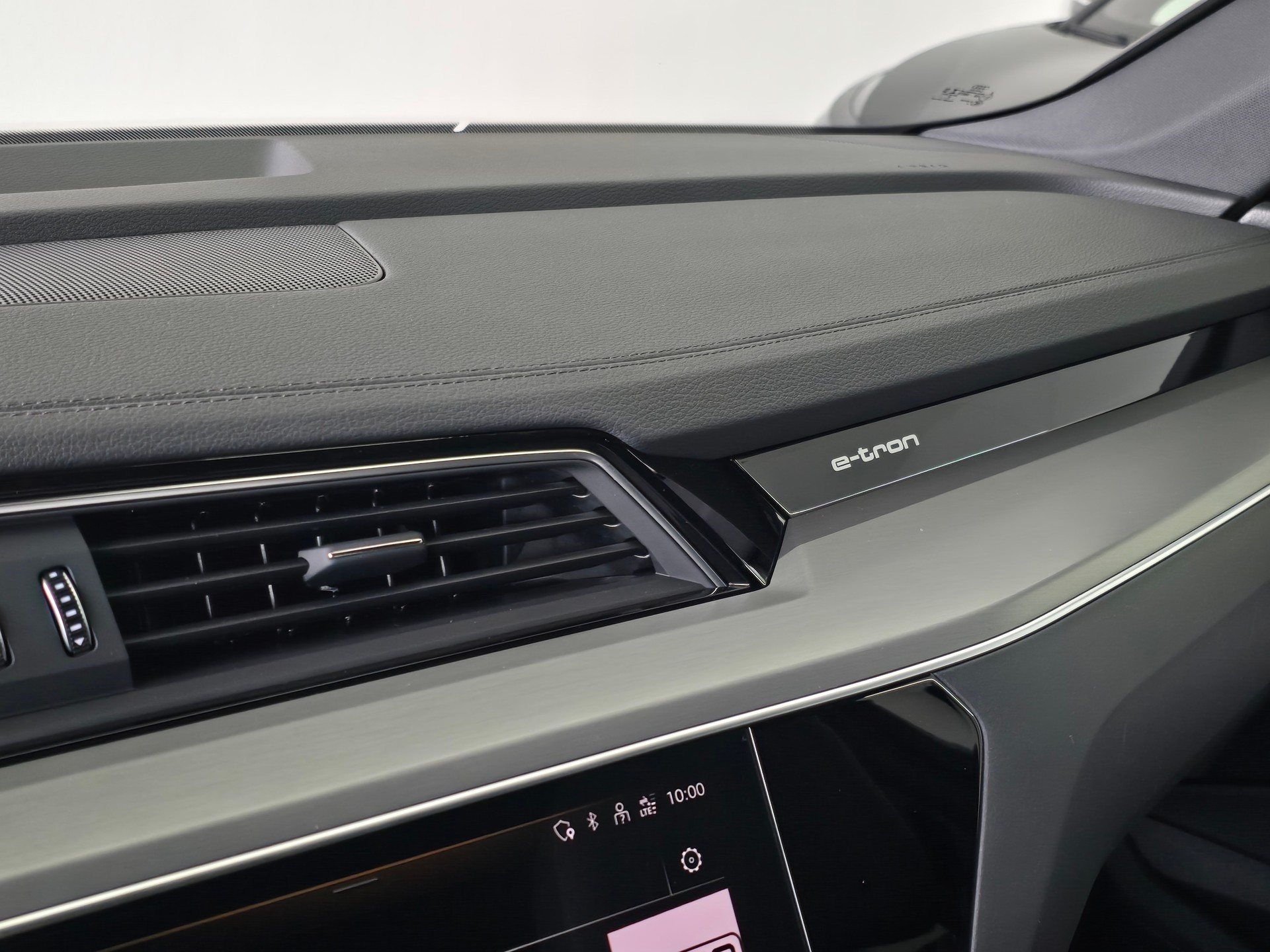 AUDI e-tron 55 S Line Black Edition quattro-image-30
