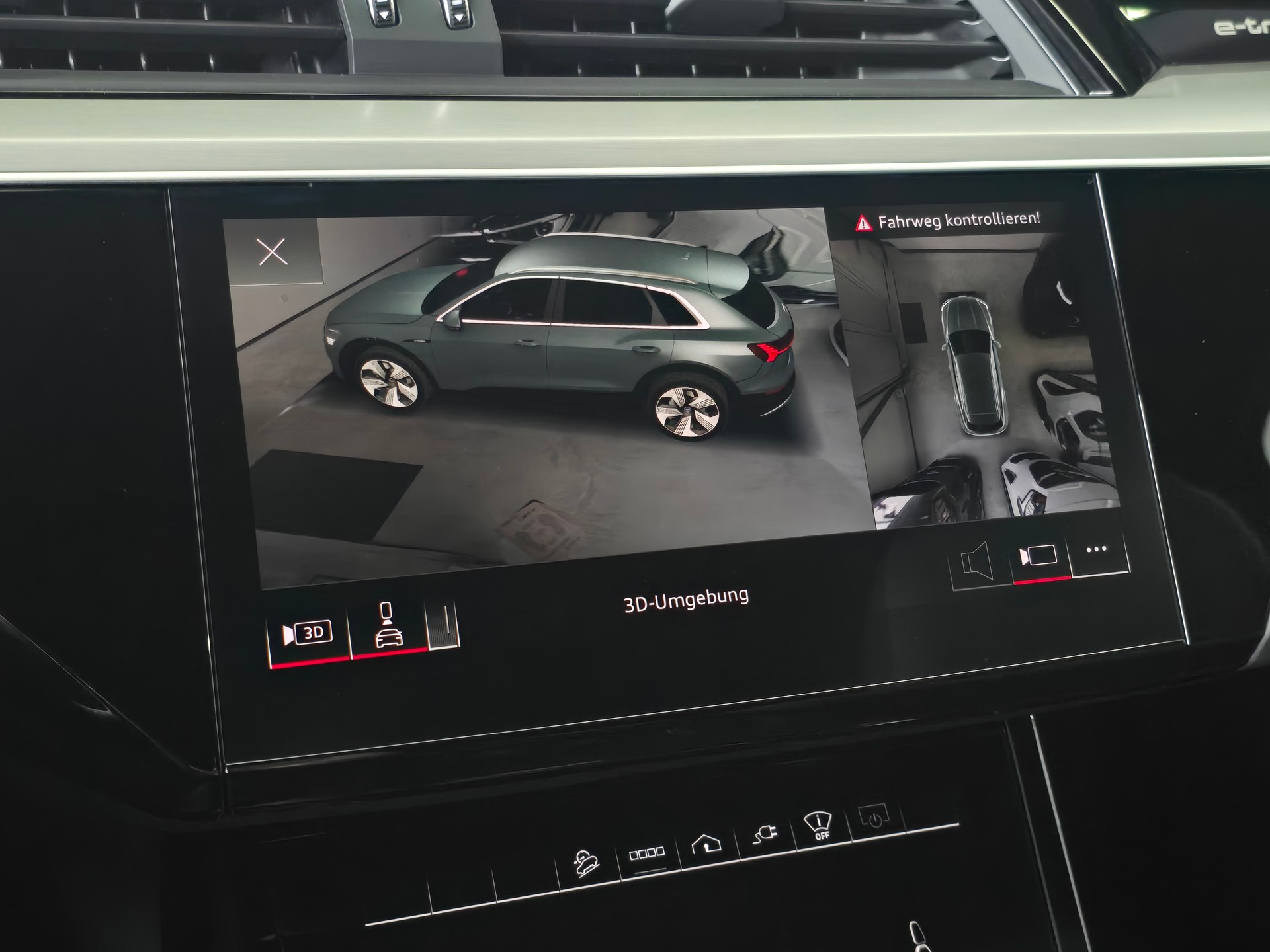 AUDI e-tron 55 S Line Black Edition quattro-image-27