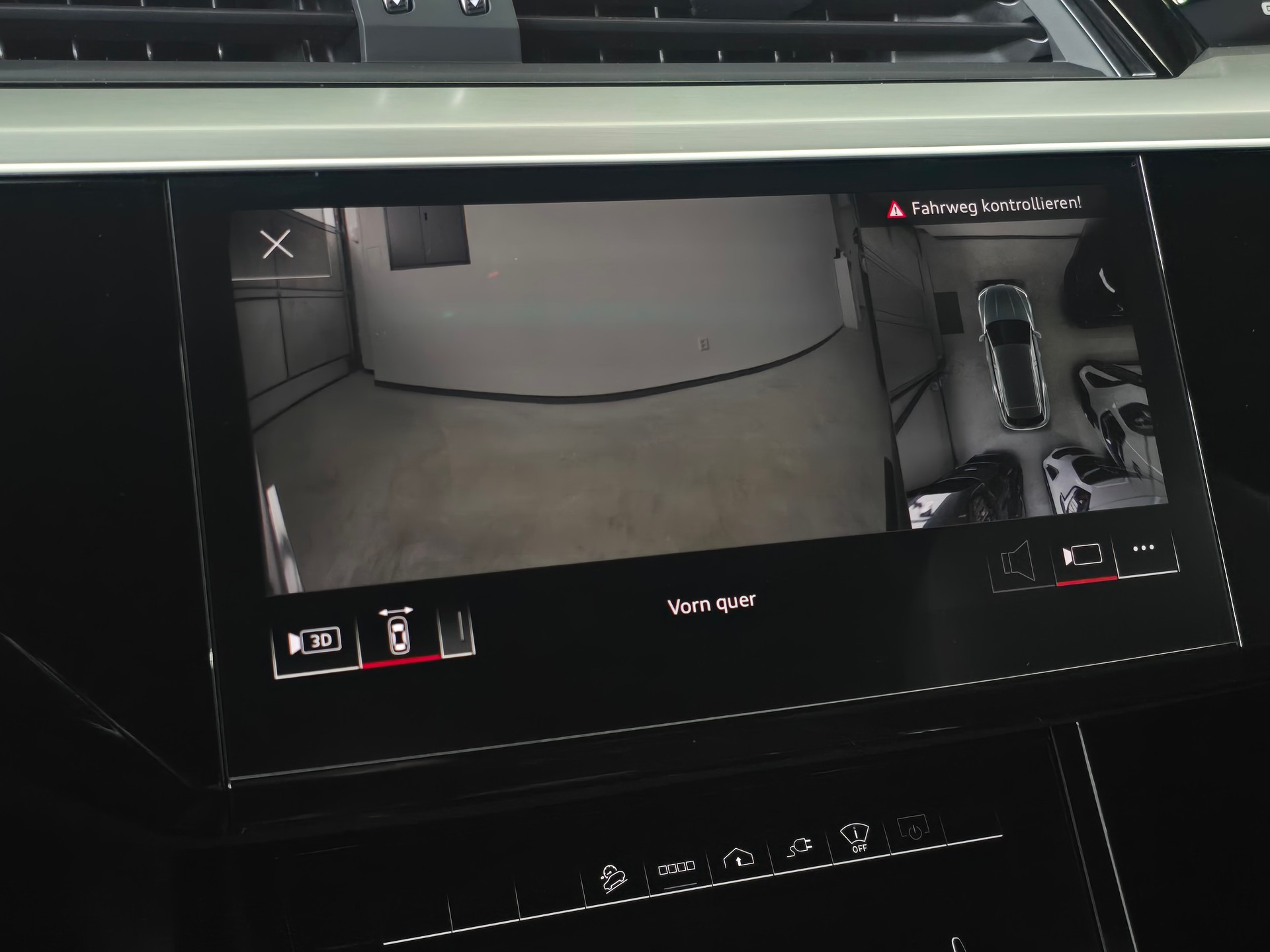 AUDI e-tron 55 S Line Black Edition quattro-image-28