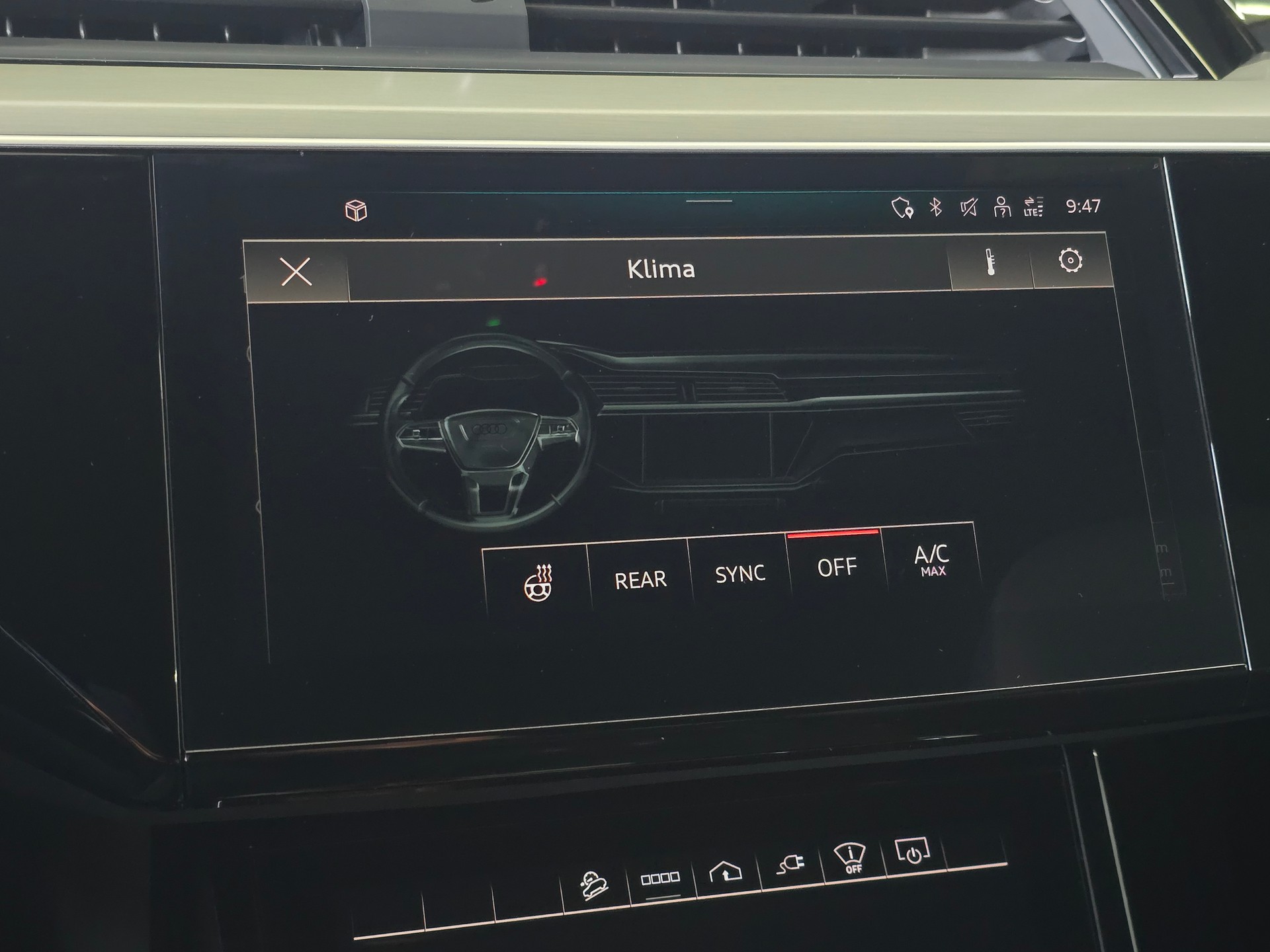 AUDI e-tron 55 S Line Black Edition quattro-image-16