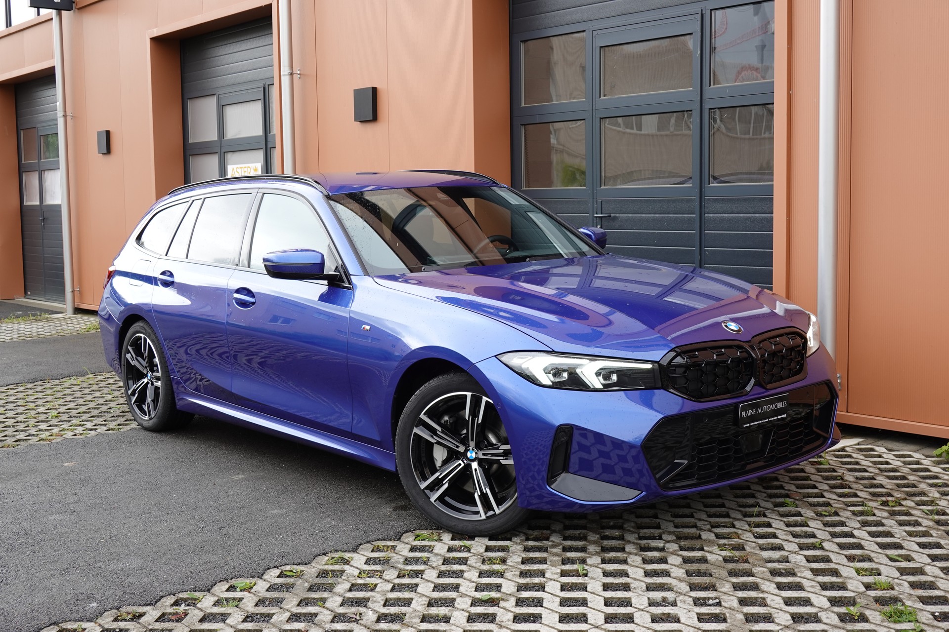 BMW 330i Touring xDrive Steptronic M Sport - "Caméra * Tempomat Adapt. * Hayon Electrique * Drive Select"-image-6