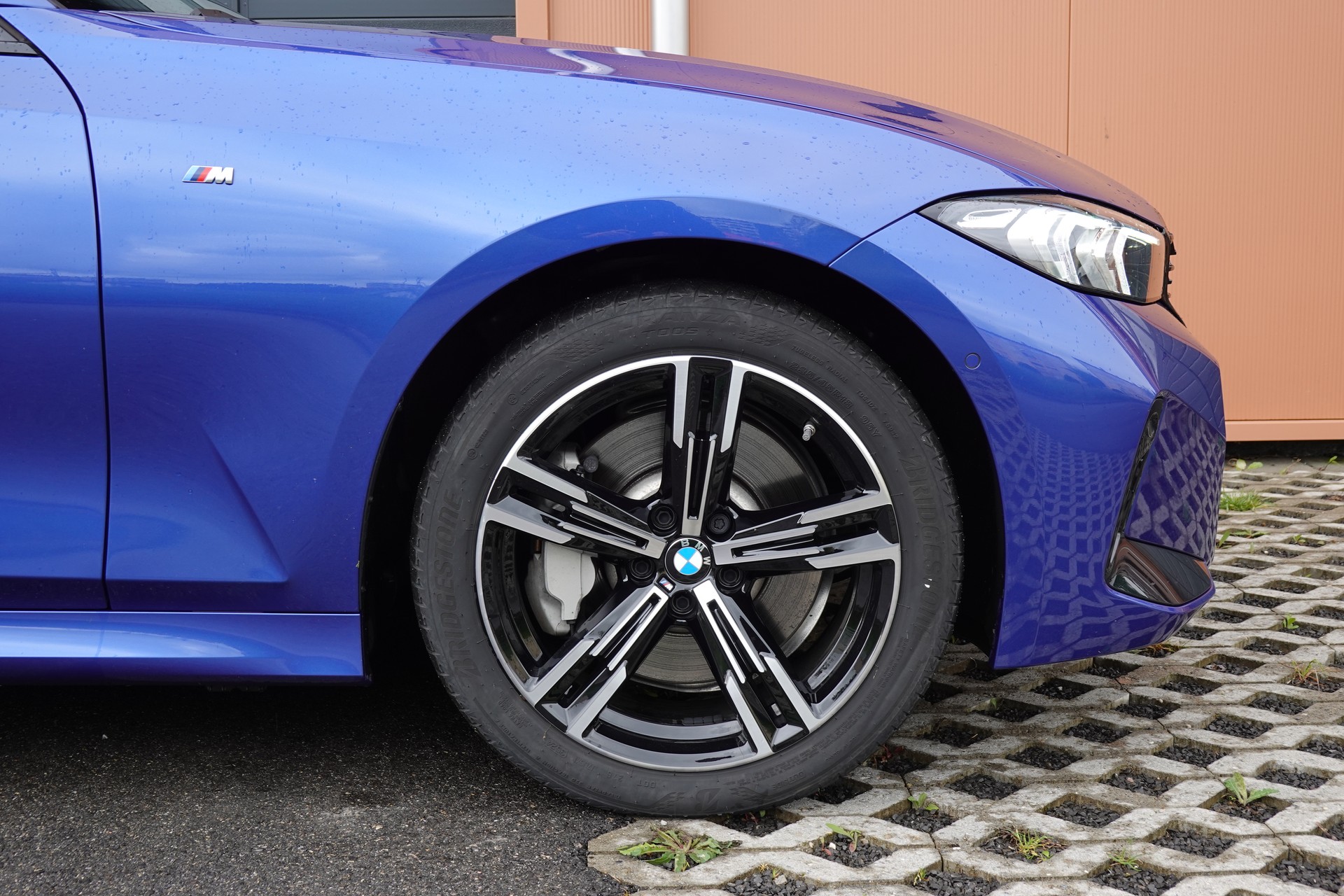 BMW 330i Touring xDrive Steptronic M Sport - "Caméra * Tempomat Adapt. * Hayon Electrique * Drive Select"-image-4