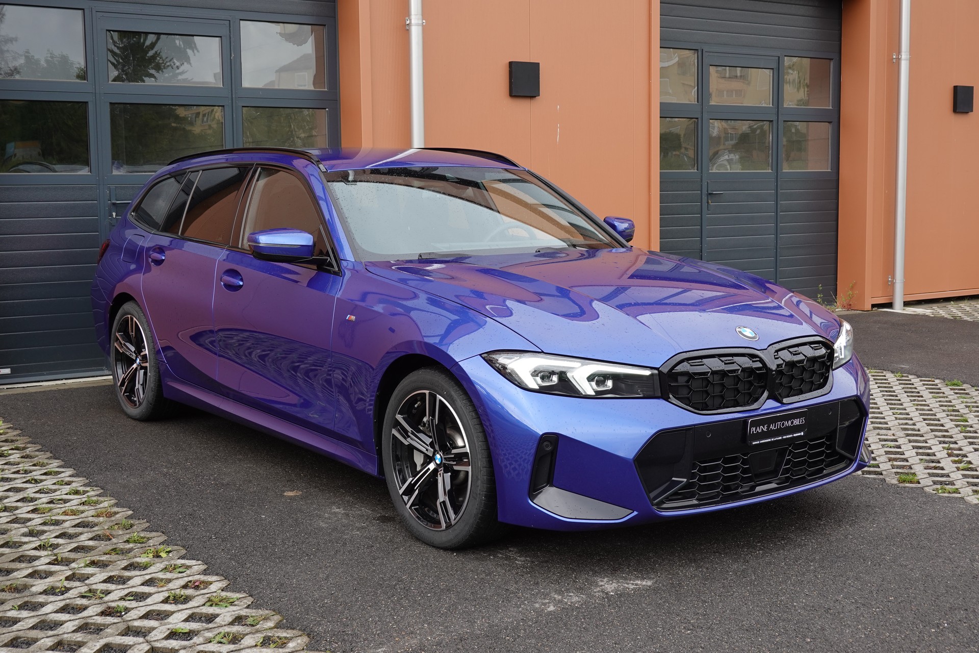 BMW 330i Touring xDrive Steptronic M Sport - "Caméra * Tempomat Adapt. * Hayon Electrique * Drive Select"-image-2
