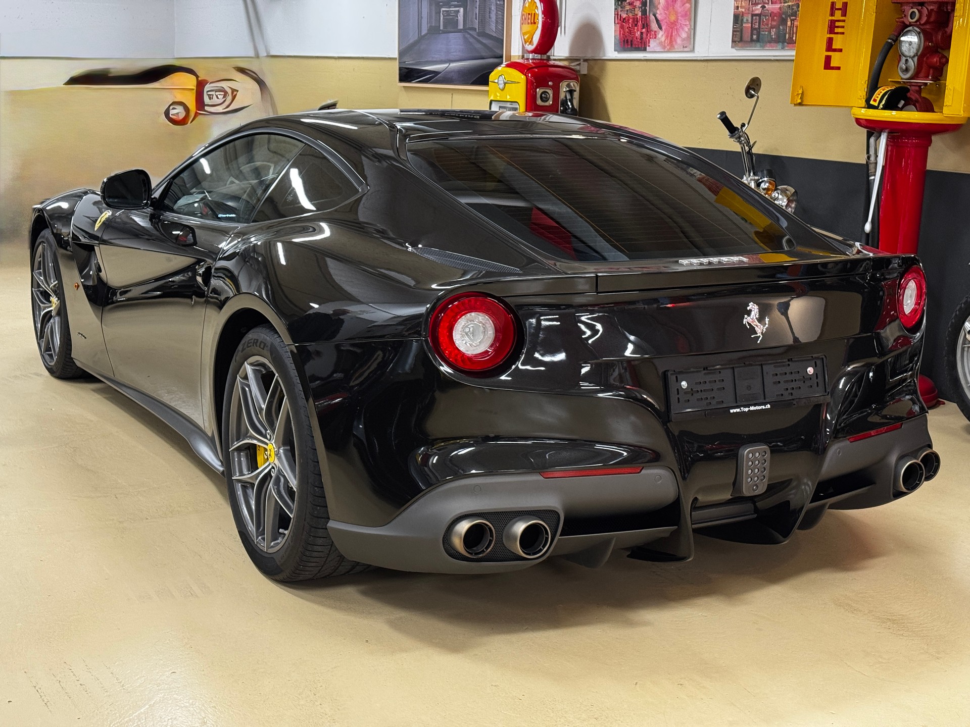 FERRARI F12 Berlinetta-showroom-element-2