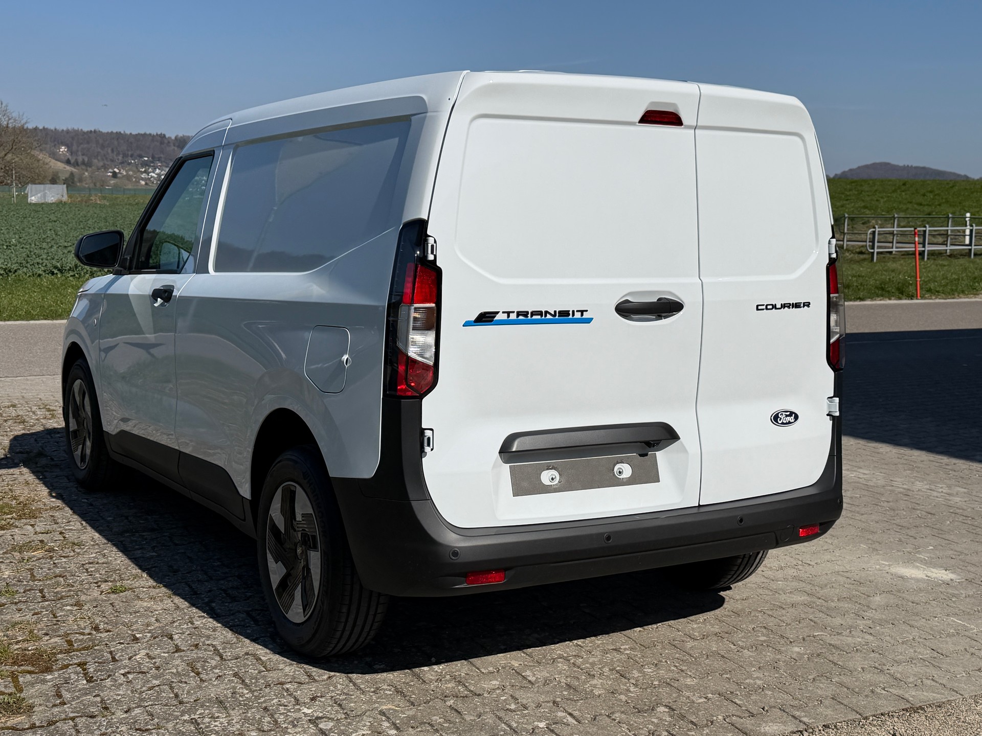 FORD E-Transit Courier Van Trend 43,5kWh-image-2