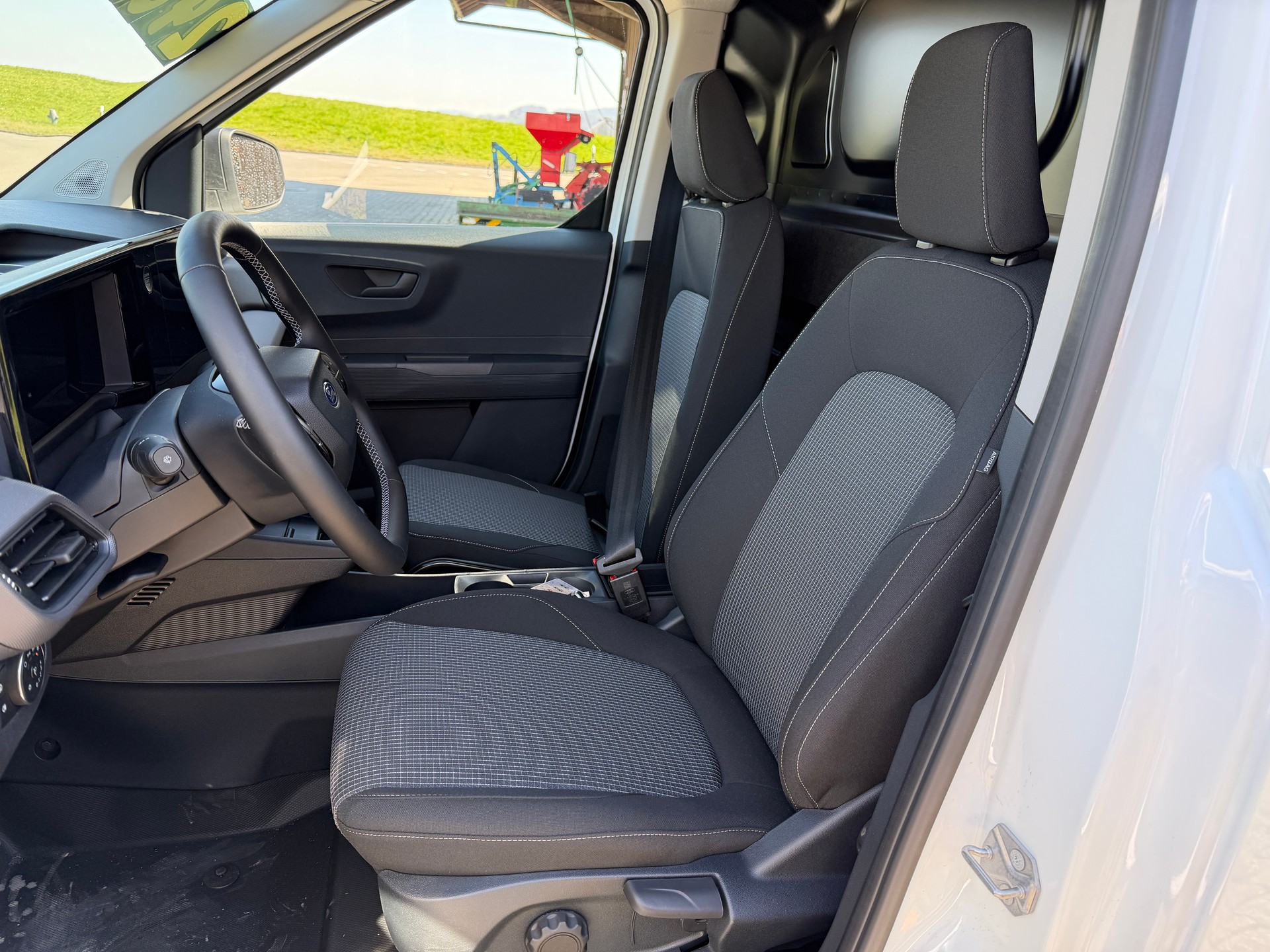 FORD E-Transit Courier Van Trend 43,5kWh-image-7
