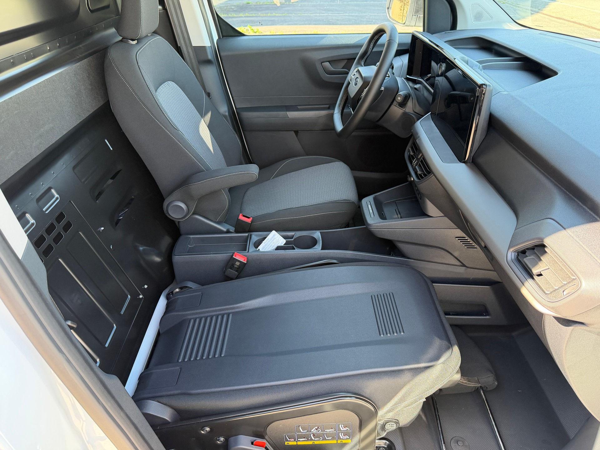 FORD E-Transit Courier Van Trend 43,5kWh-image-9