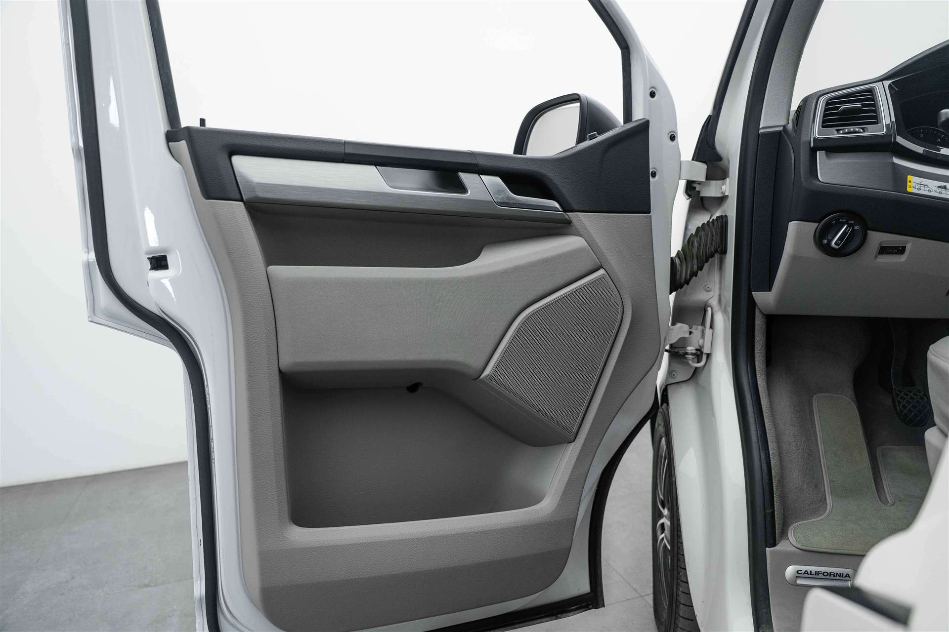 VW T6 California 2.0 TDI Coast Liberty-image-10