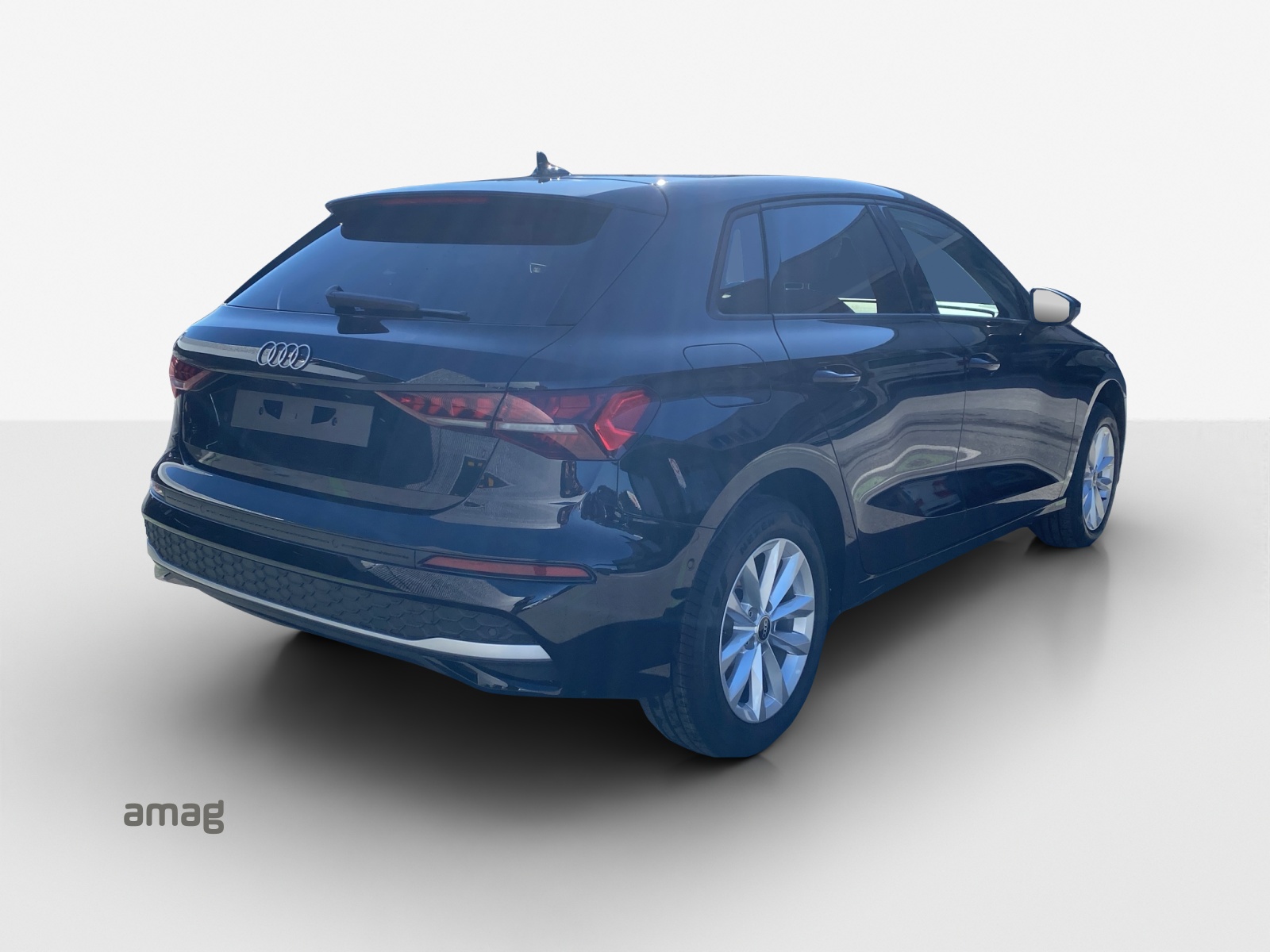 AUDI A3 Sportback TFSI 110 kW Attraction S tronic-image-3