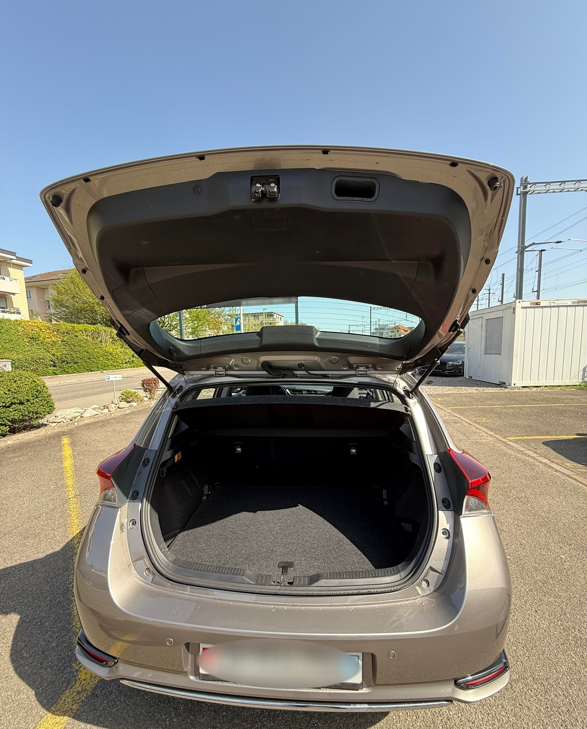 TOYOTA Auris 1.8 HSD Trend e-CVT-image-5