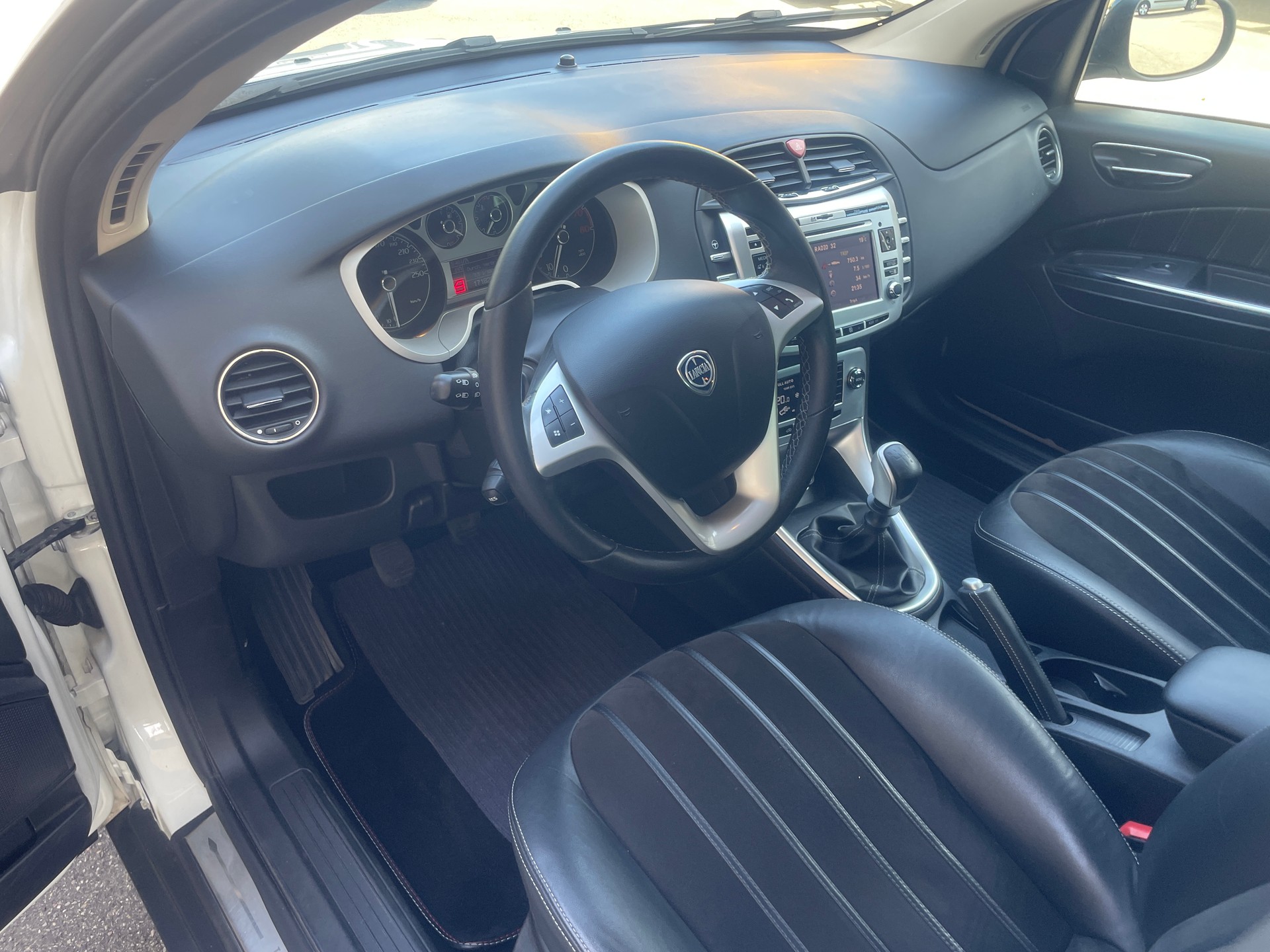 LANCIA Delta 1.4 Turbo-Multiair Oro-image-11