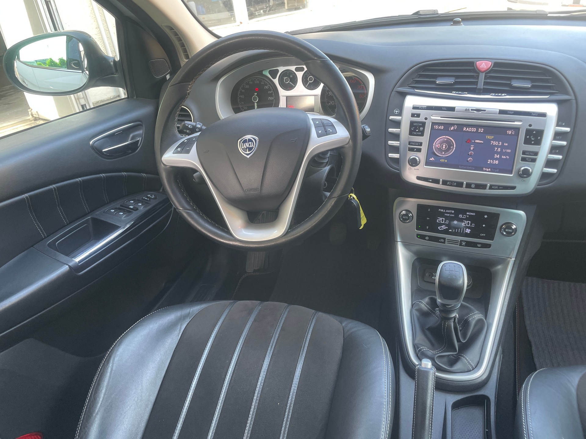 LANCIA Delta 1.4 Turbo-Multiair Oro-image-12