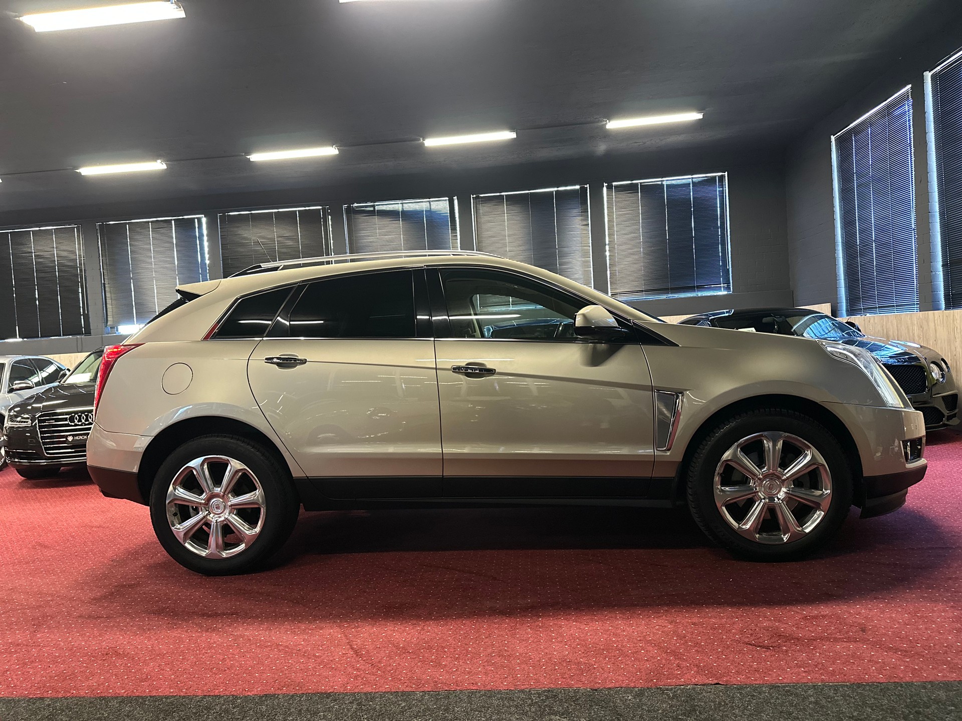 CADILLAC SRX 3.6 V6 Sport Luxury 4WD Automatic / ** Frisch ab MFK + Service **-image-3