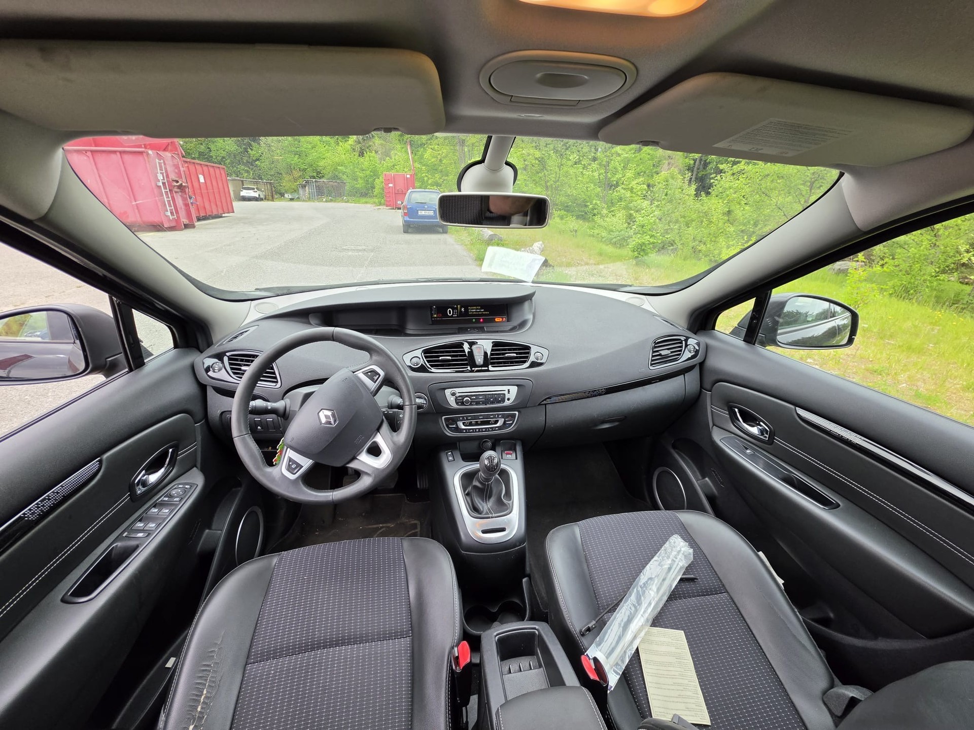 RENAULT Grand Scénic 1.4 16V Turbo Expression-image-8