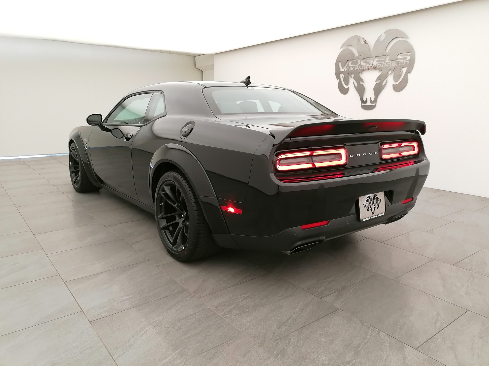 DODGE Challenger Hellcat WB Jailbreak-image-5
