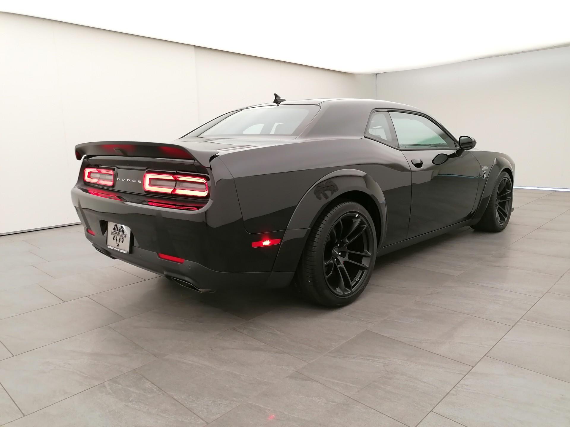 DODGE Challenger Hellcat WB Jailbreak-showroom-element-3