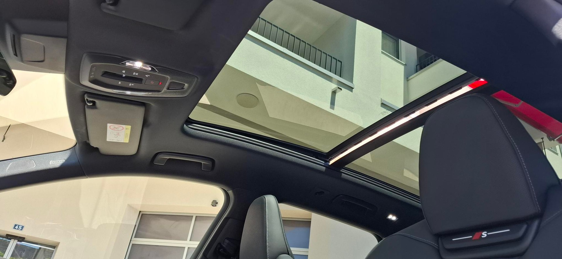 AUDI SQ6 e-tron quattro-image-12