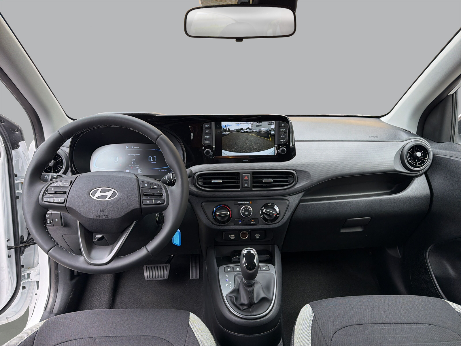 HYUNDAI i10 1.2 Amplia Aut.-image-6