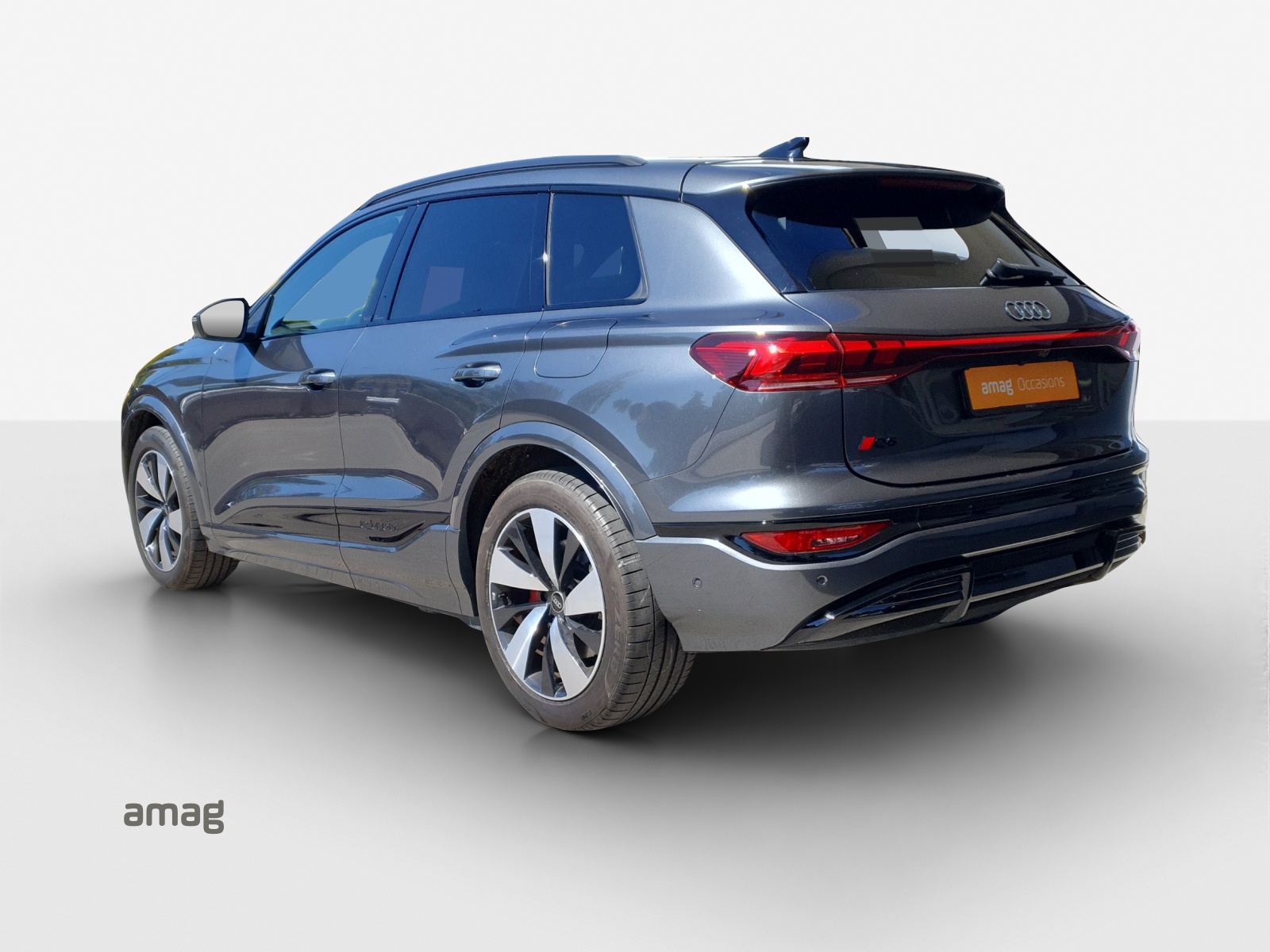 AUDI Q6 e-tron quattro-image-2