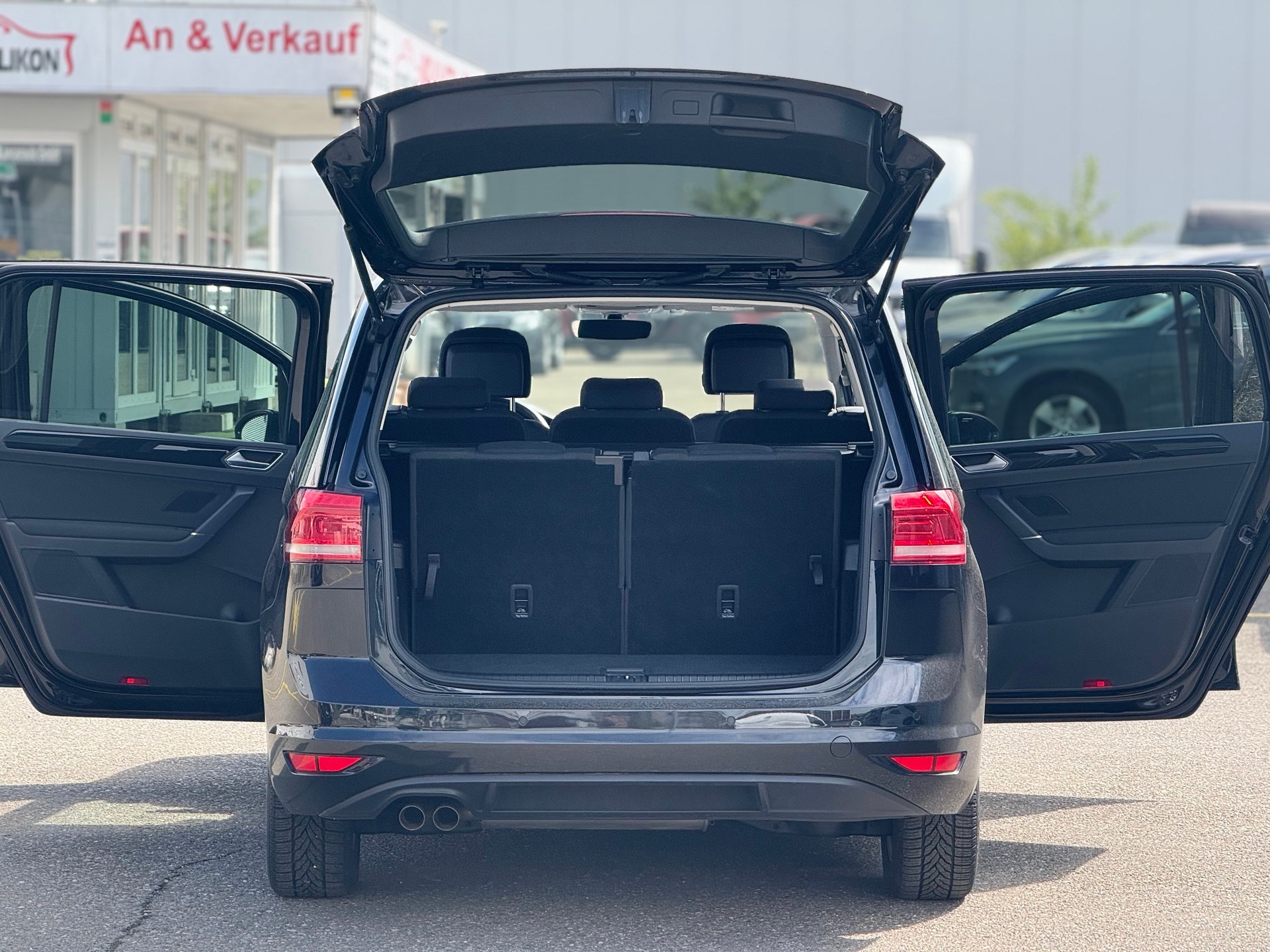 VW Touran 2.0 TDI BlueMotion Technology Comfortline-image-10