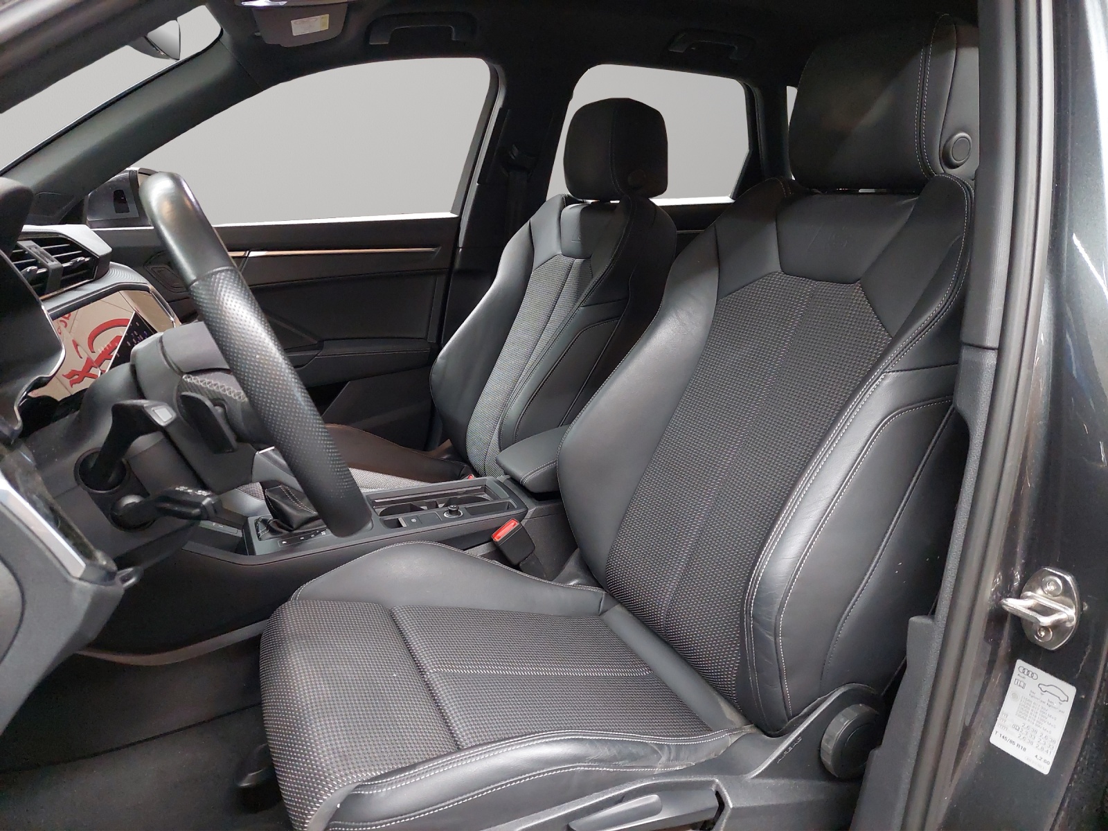 AUDI Q3 40 TFSI S line quattro S-tronic-image-5